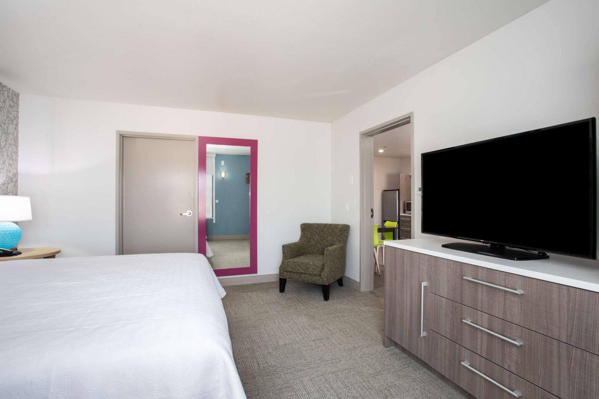 King Suite - Mobility and Hearing Access/Non-Smoking