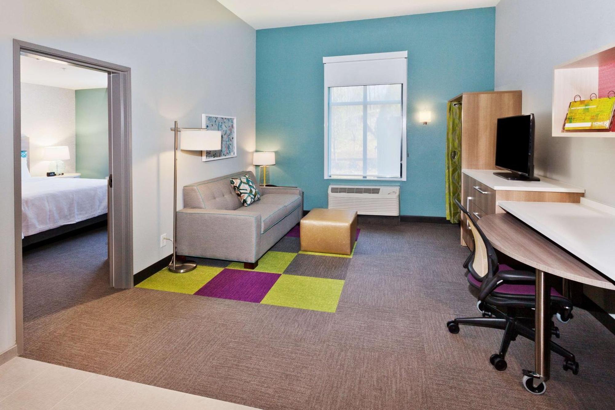 One-Bedroom King Suite - Non-Smoking