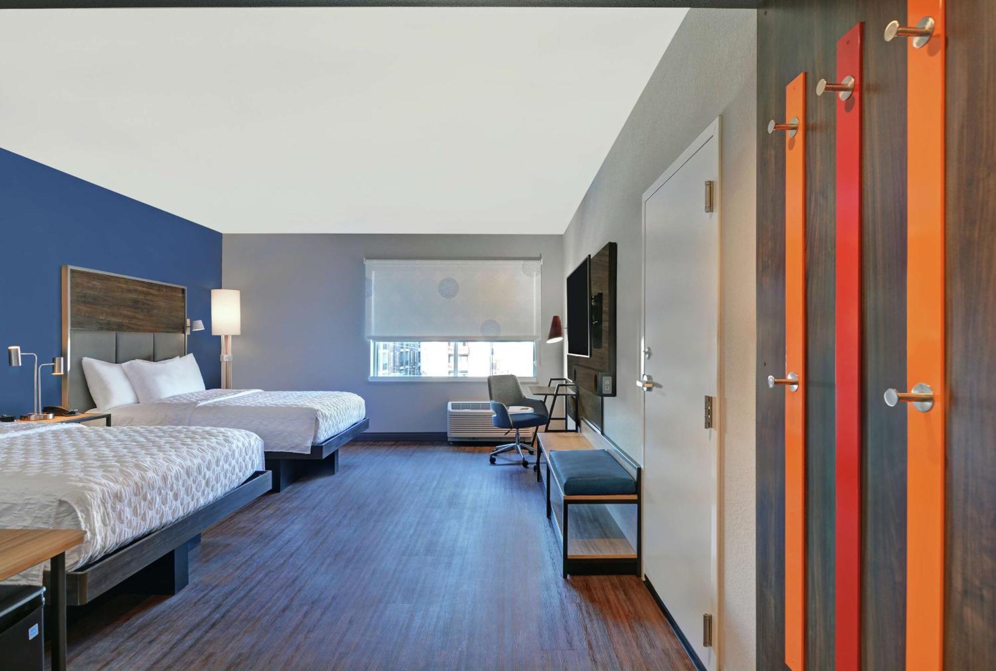 Queen Room Two Queen Beds Roll Shower Mobility Access