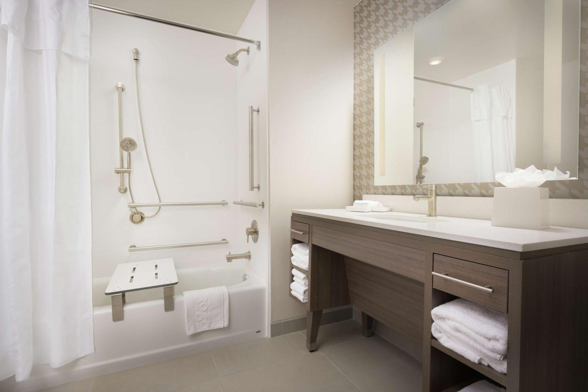 King Studio Suite - Mobility Access/Non-Smoking