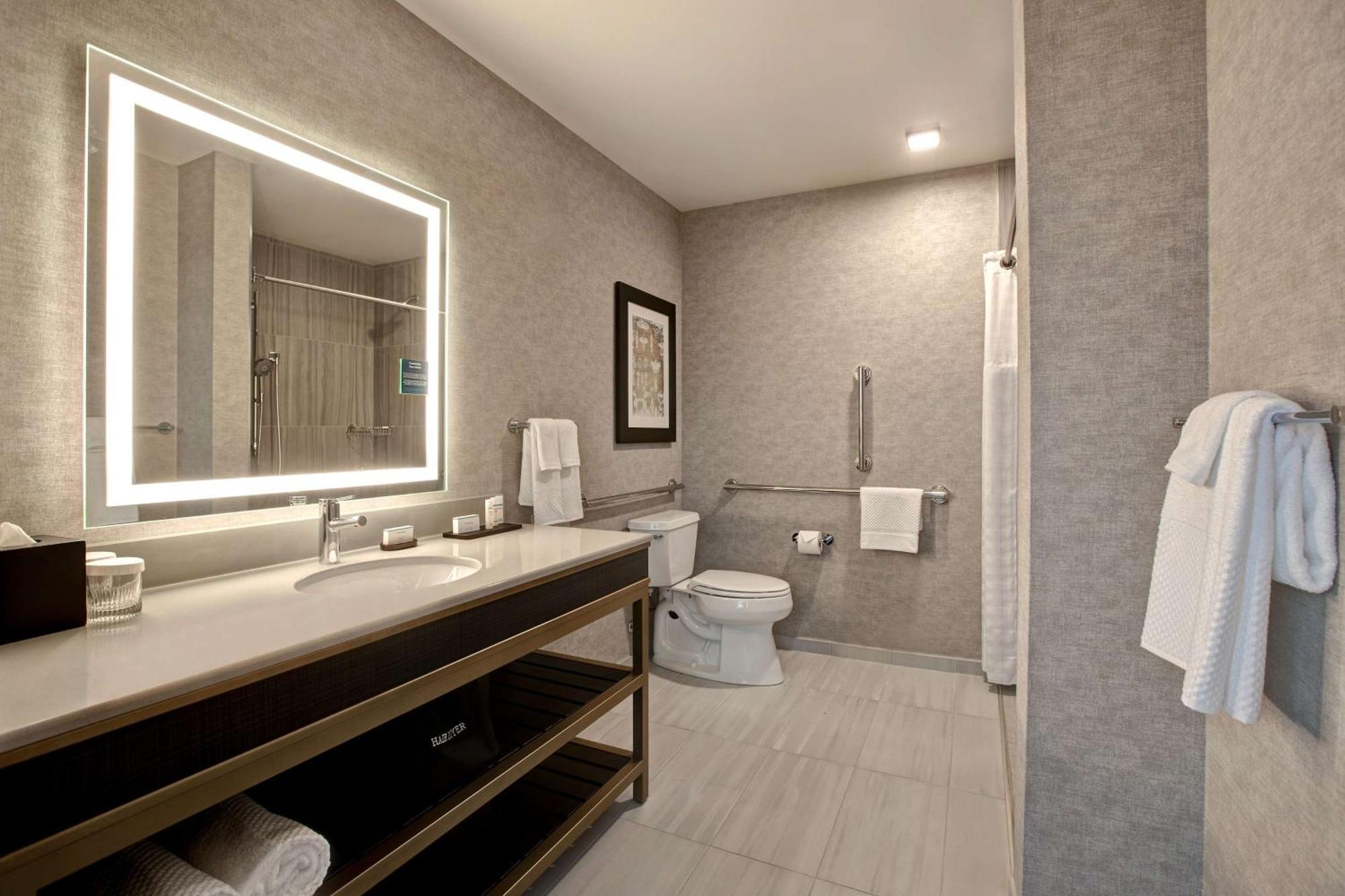 King Studio Suite with Roll-In Shower - Hearing Access,1557104887:JPEG
