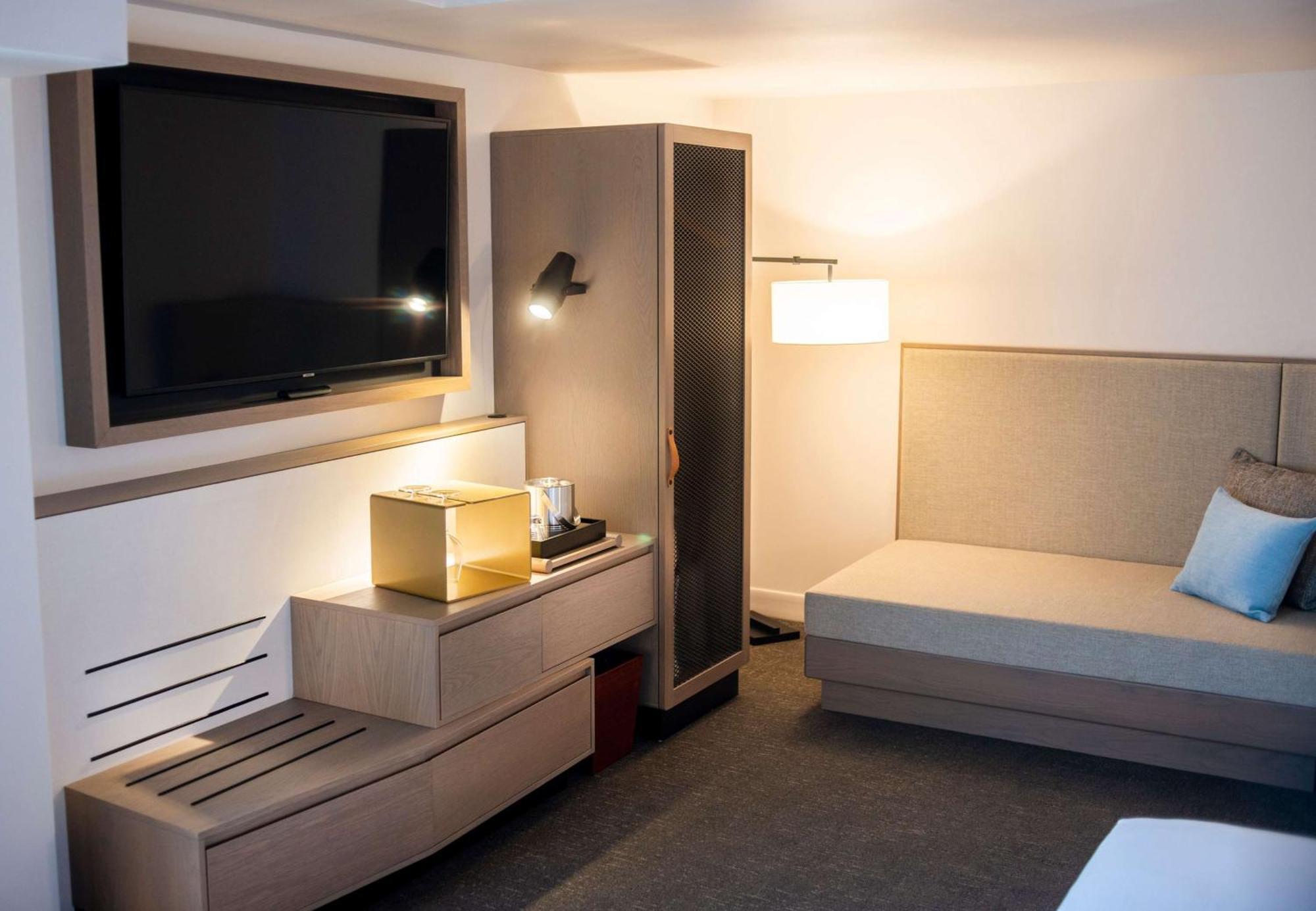 King Room with Roll-In Shower - Hearing/Mobility Accessible