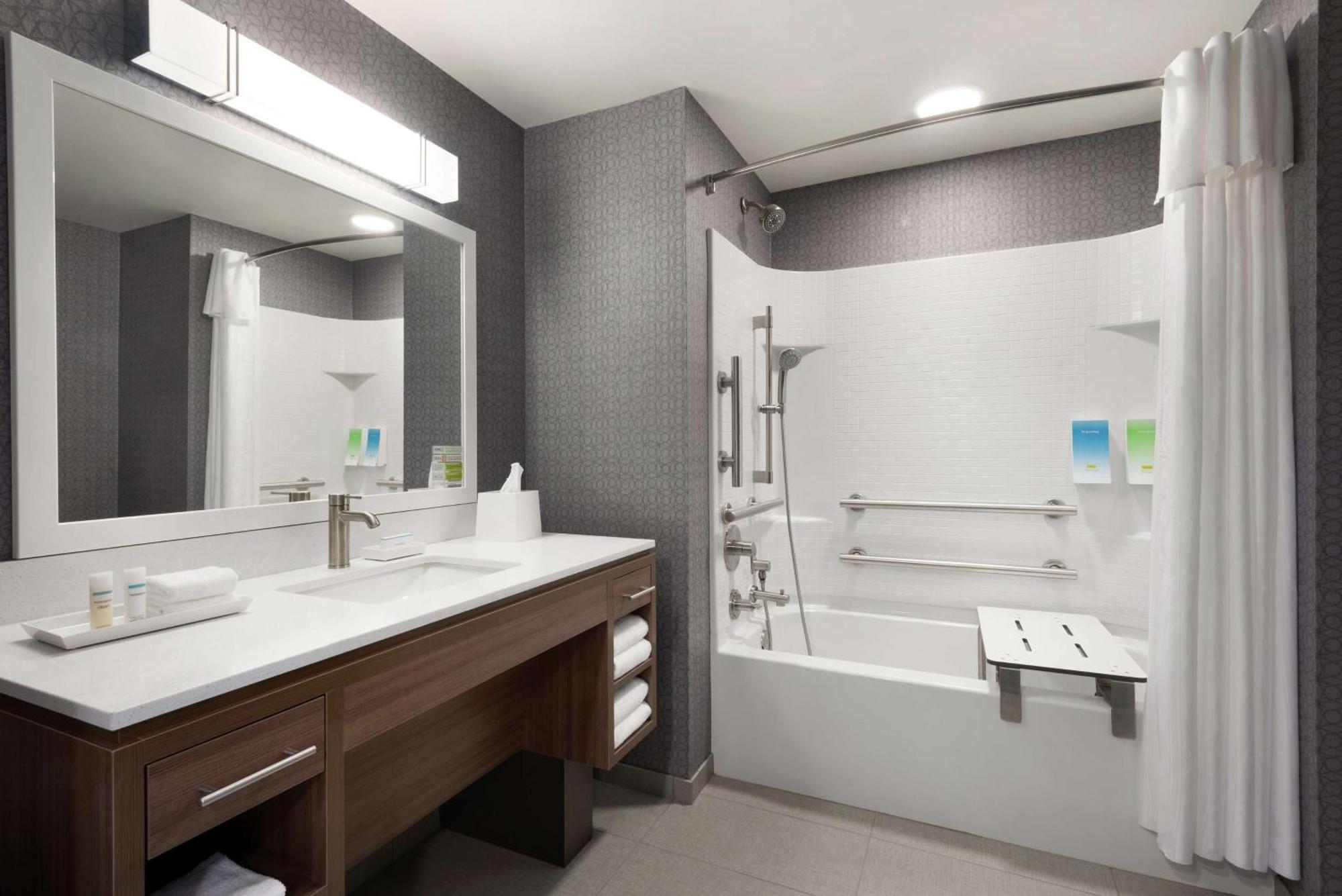 King Studio Suite - Mobility Access/Non-Smoking