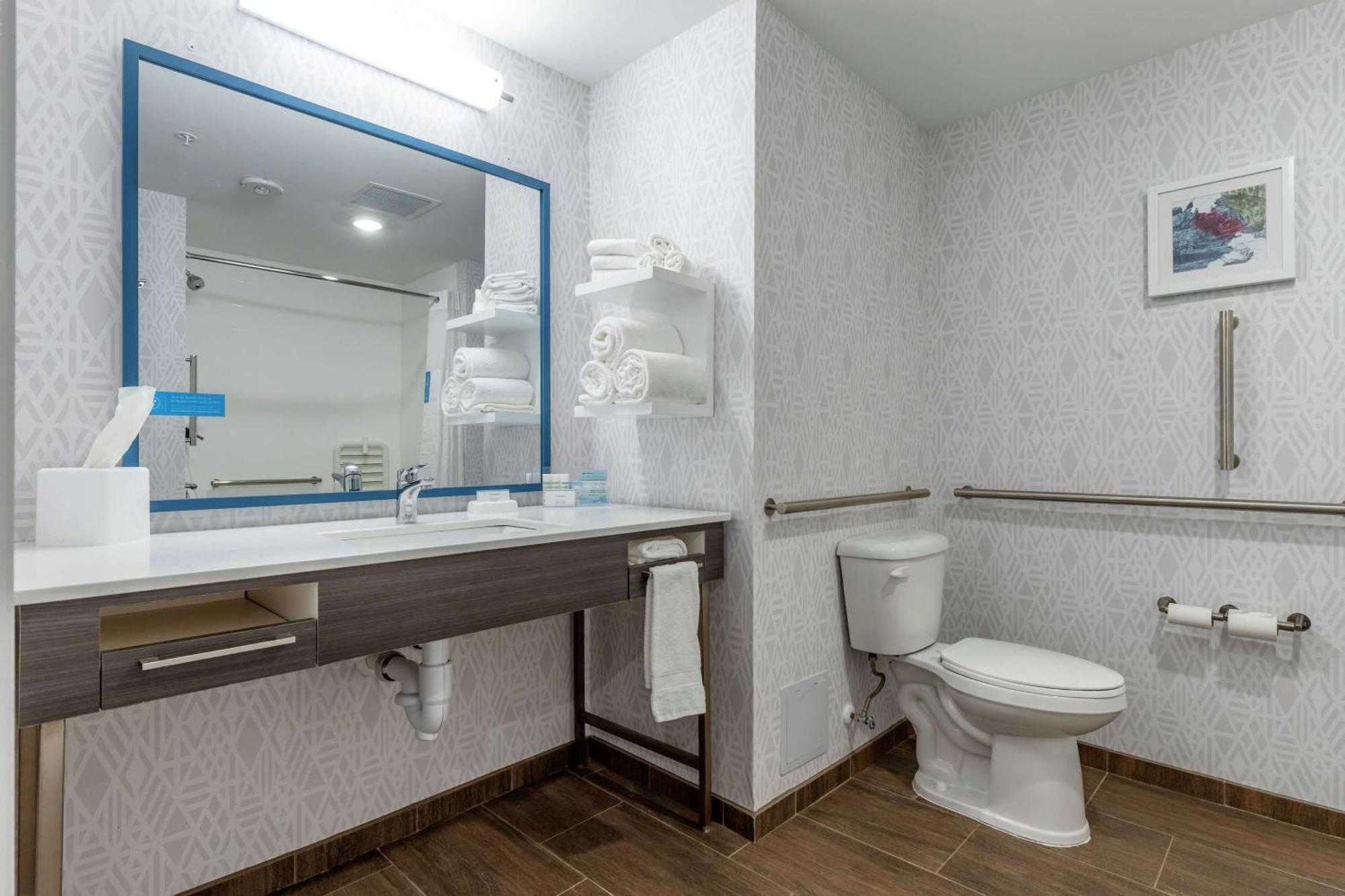 King Room - Hearing Access/Non-Smoking