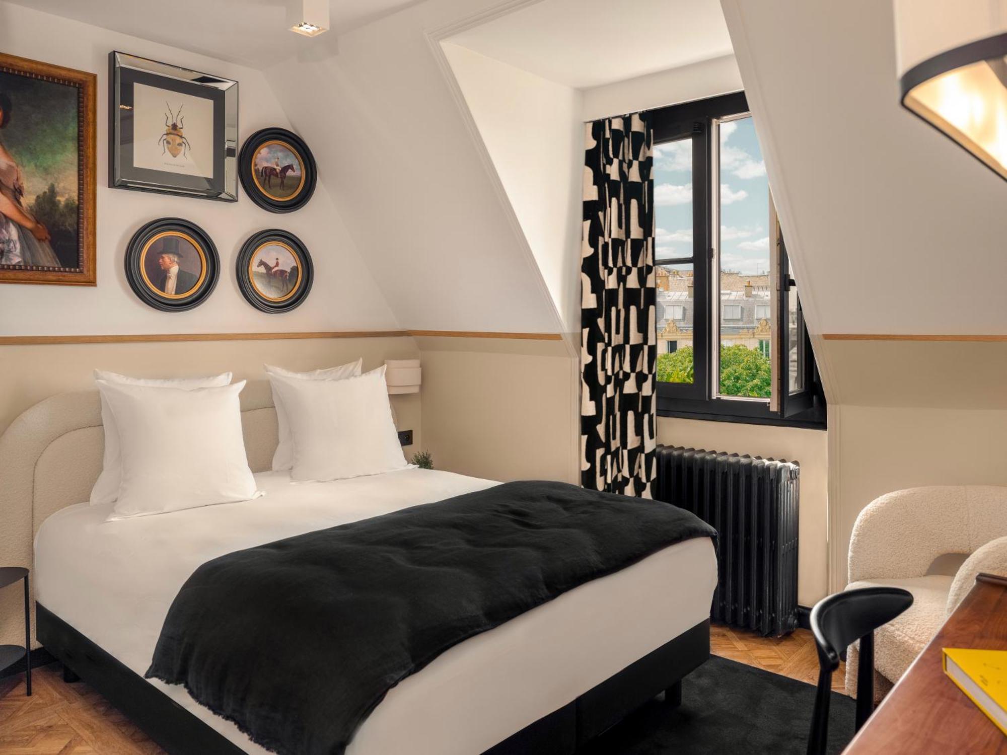 Cosy Room Paris View