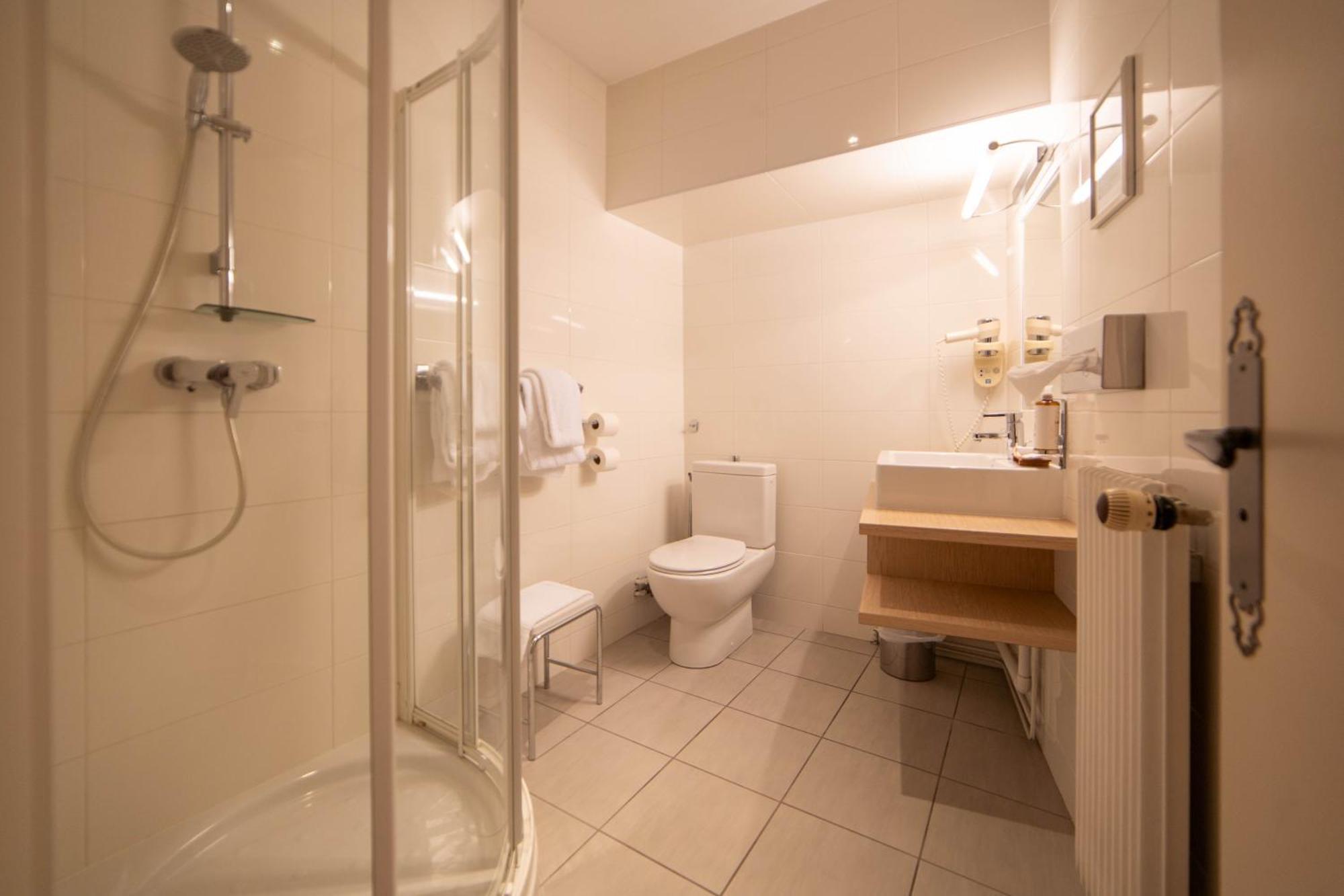 Classic Double Room,1557317914:JPEG