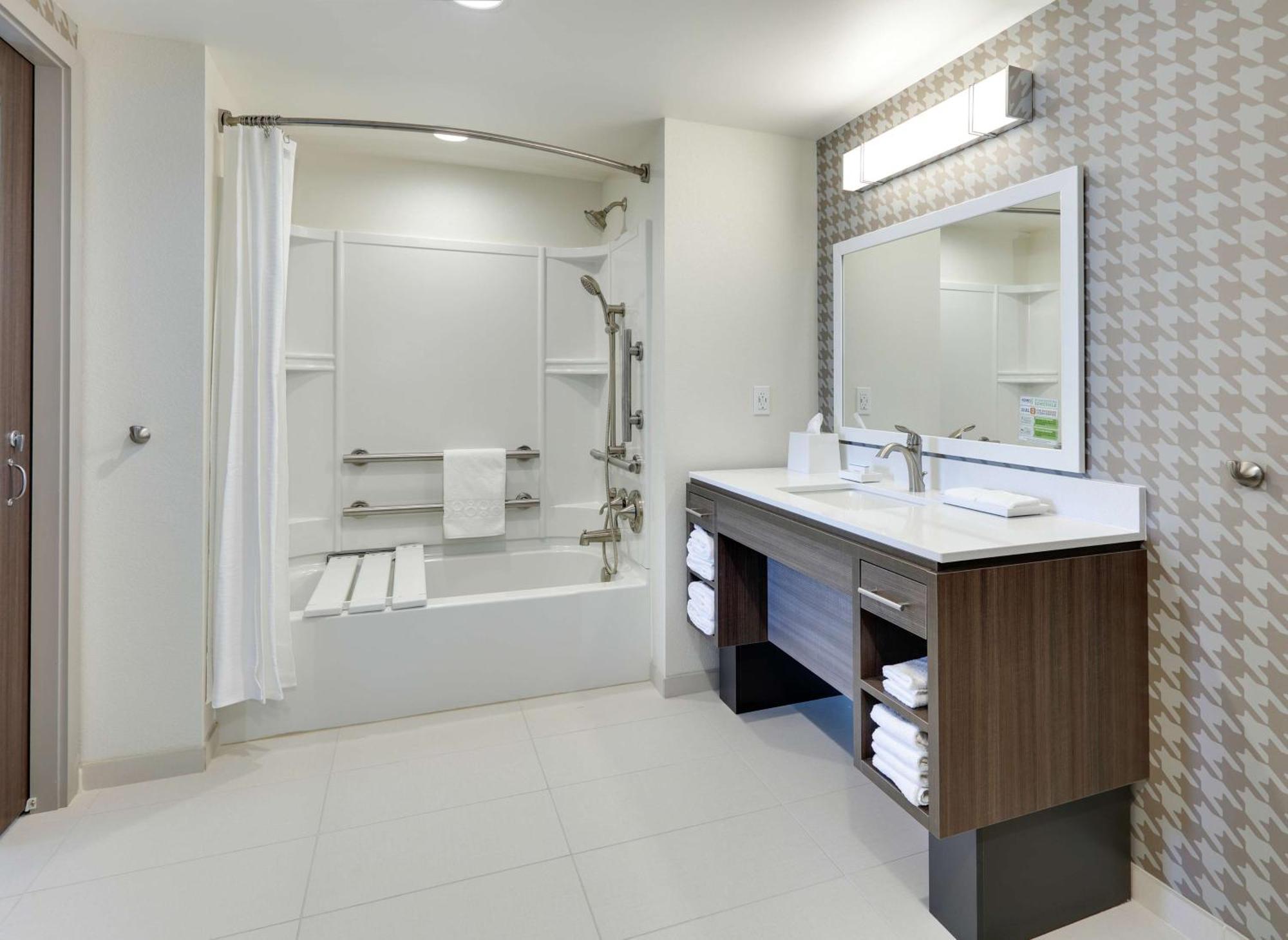 King Studio Suite - Mobility Access/Non-Smoking