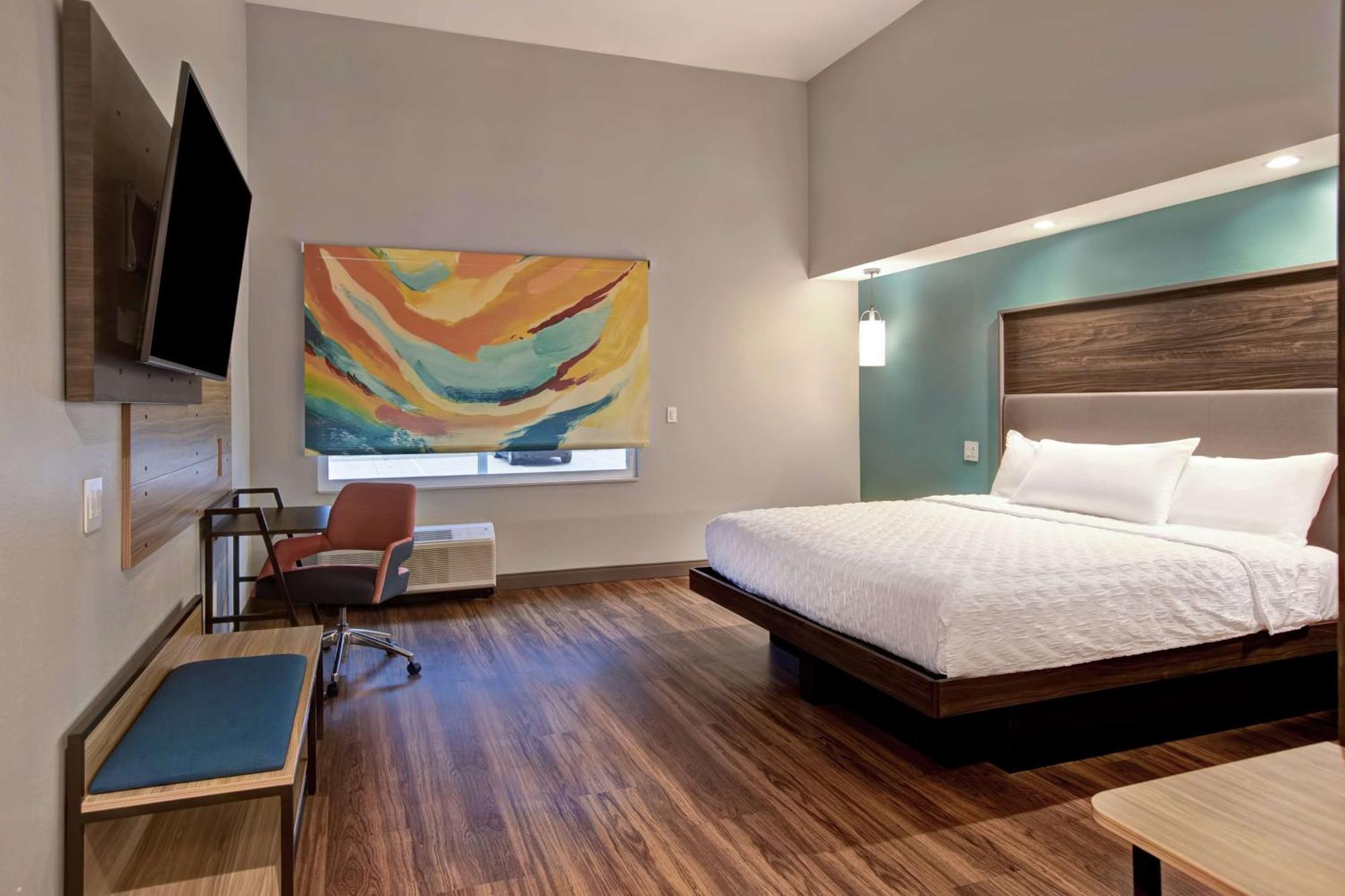 King Room with Tub - Hearing Accessible