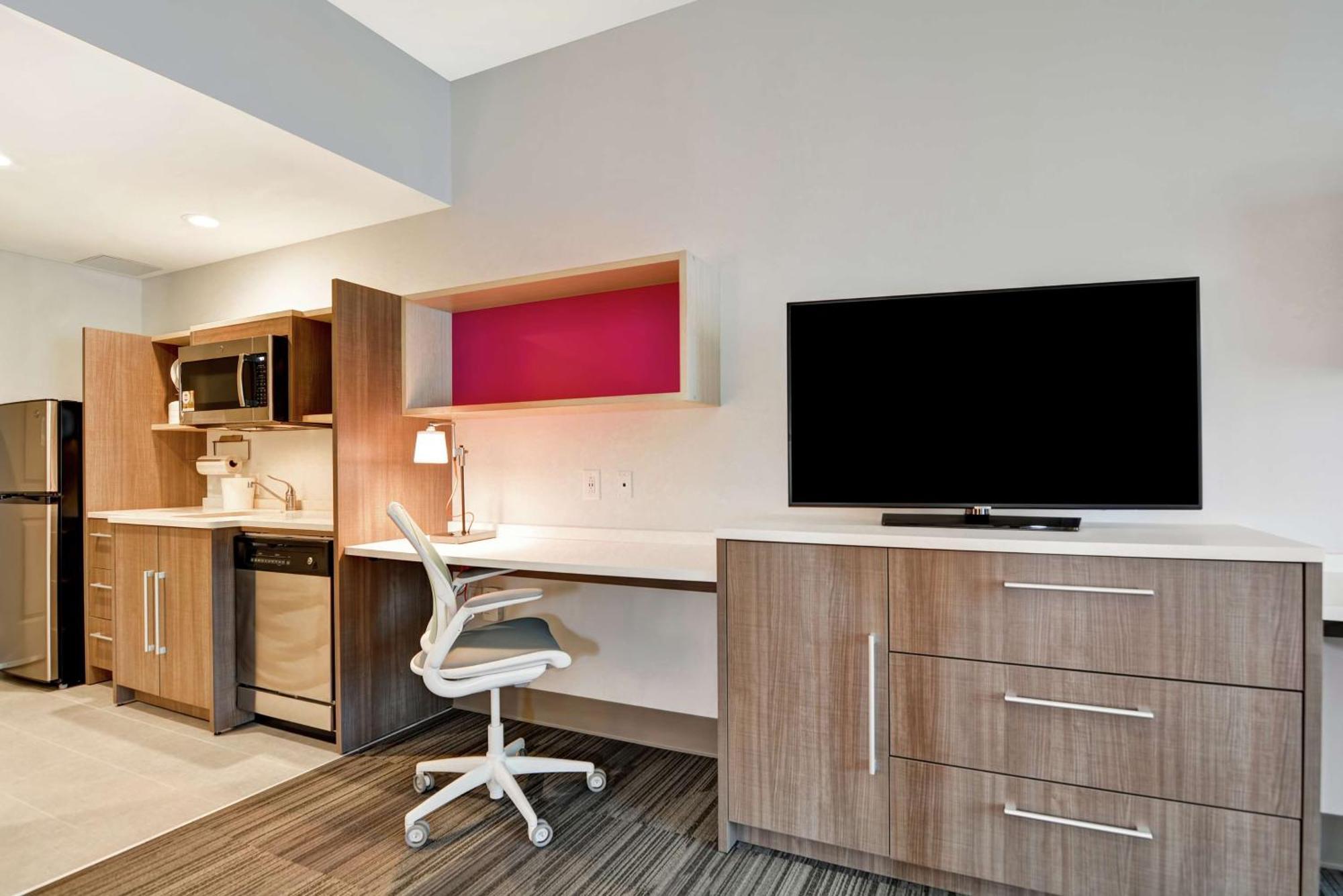 One-Bedroom King Suite - Non-Smoking