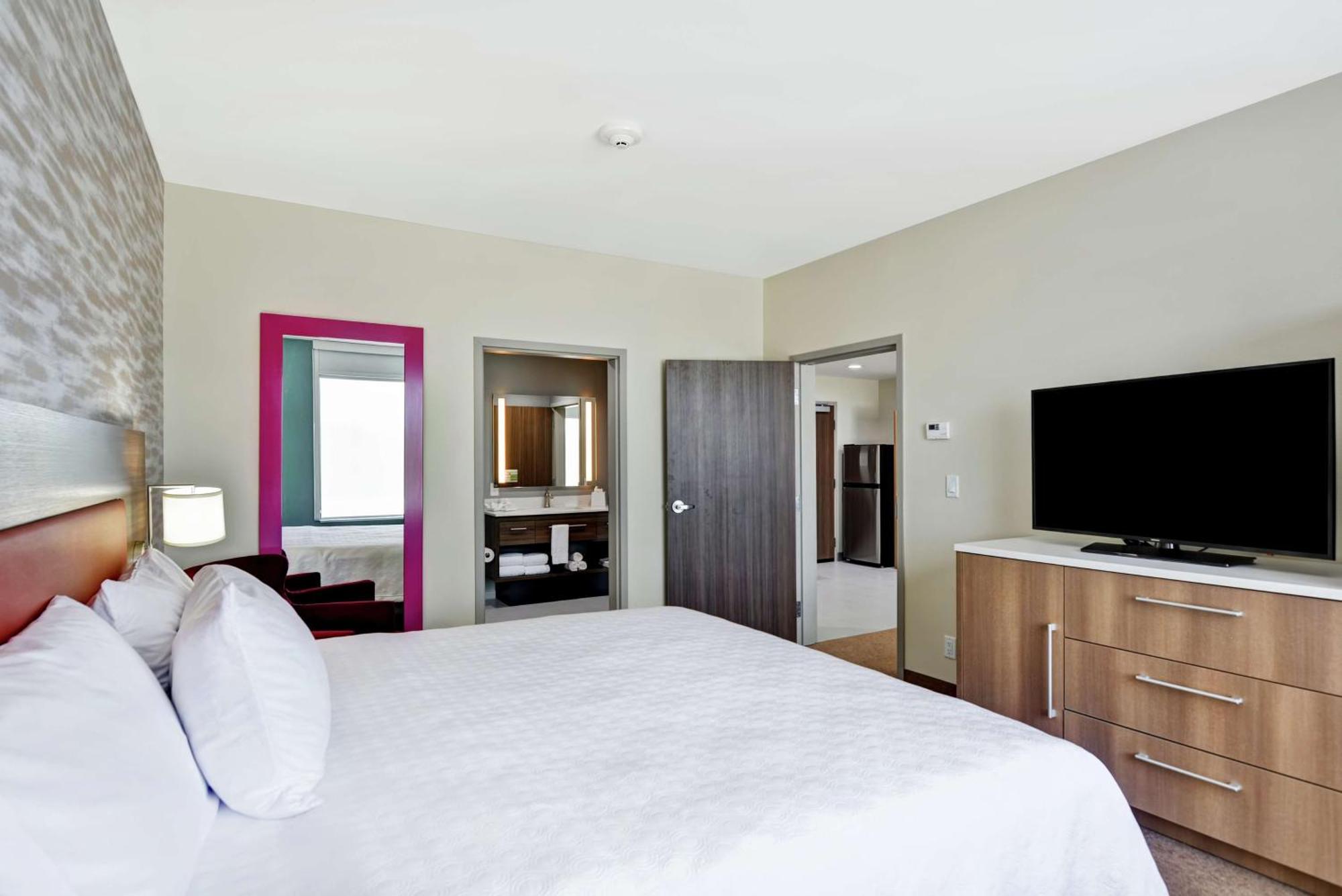 One-Bedroom King Suite - Non-Smoking