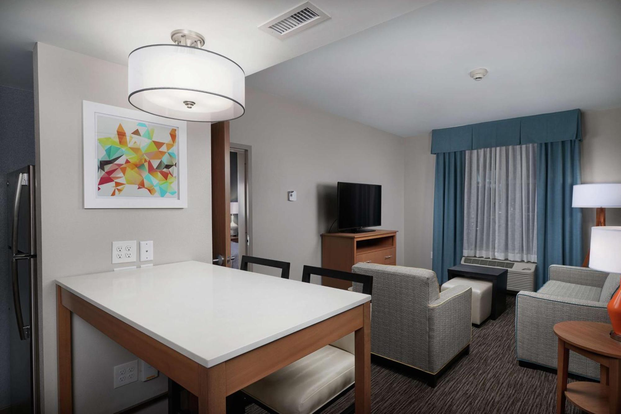 One-Bedroom Queen Suite Two Queen Beds Non-Smoking,1557376174:JPEG