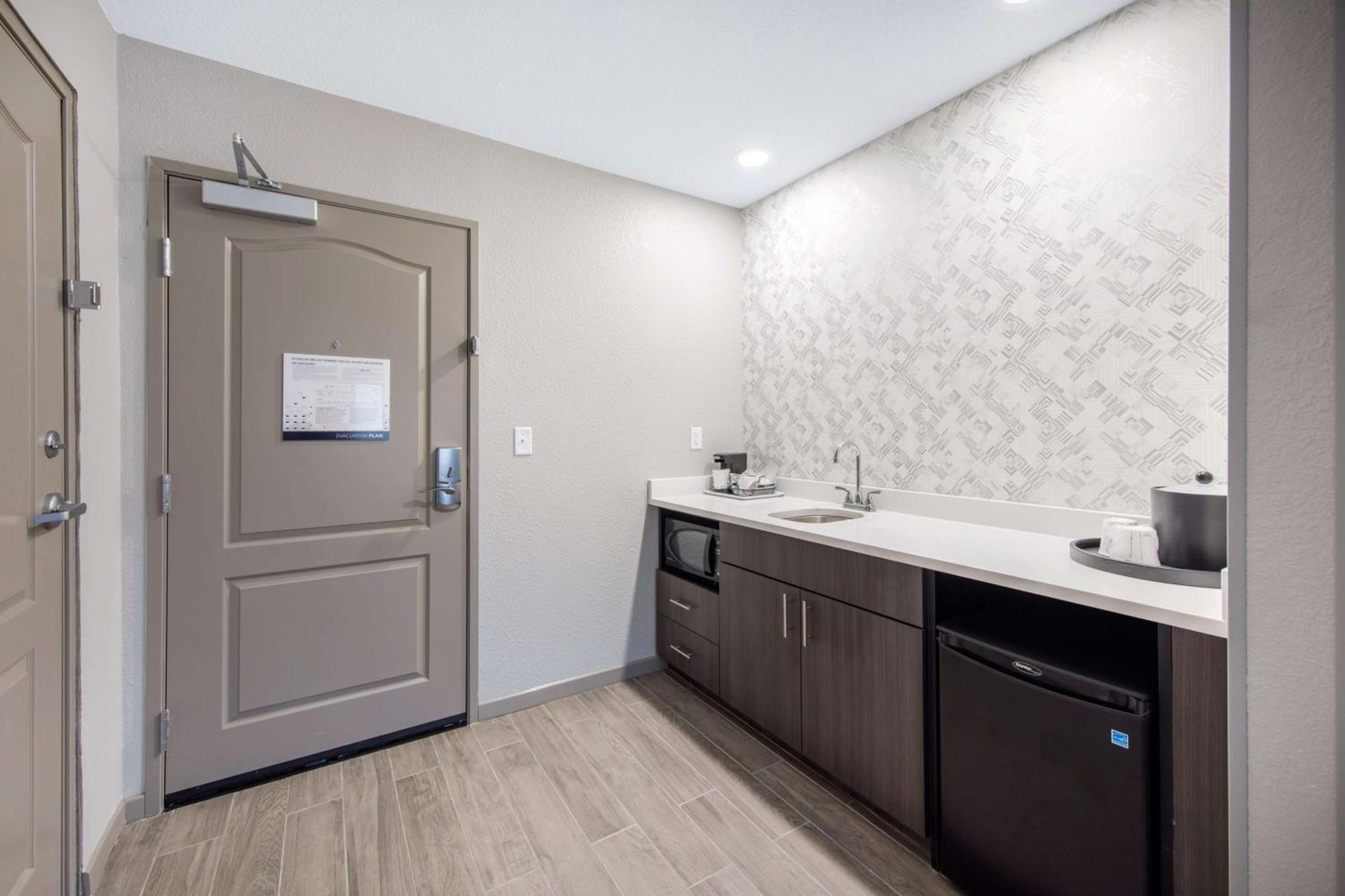 King Studio Suite - Hearing Accessible/Non-Smoking