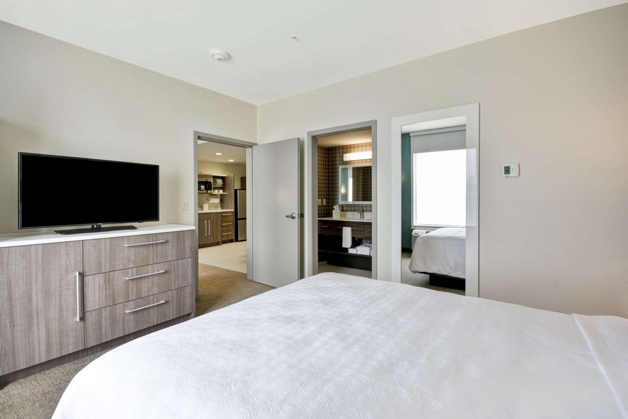 One-Bedroom Queen Suite - Non-Smoking