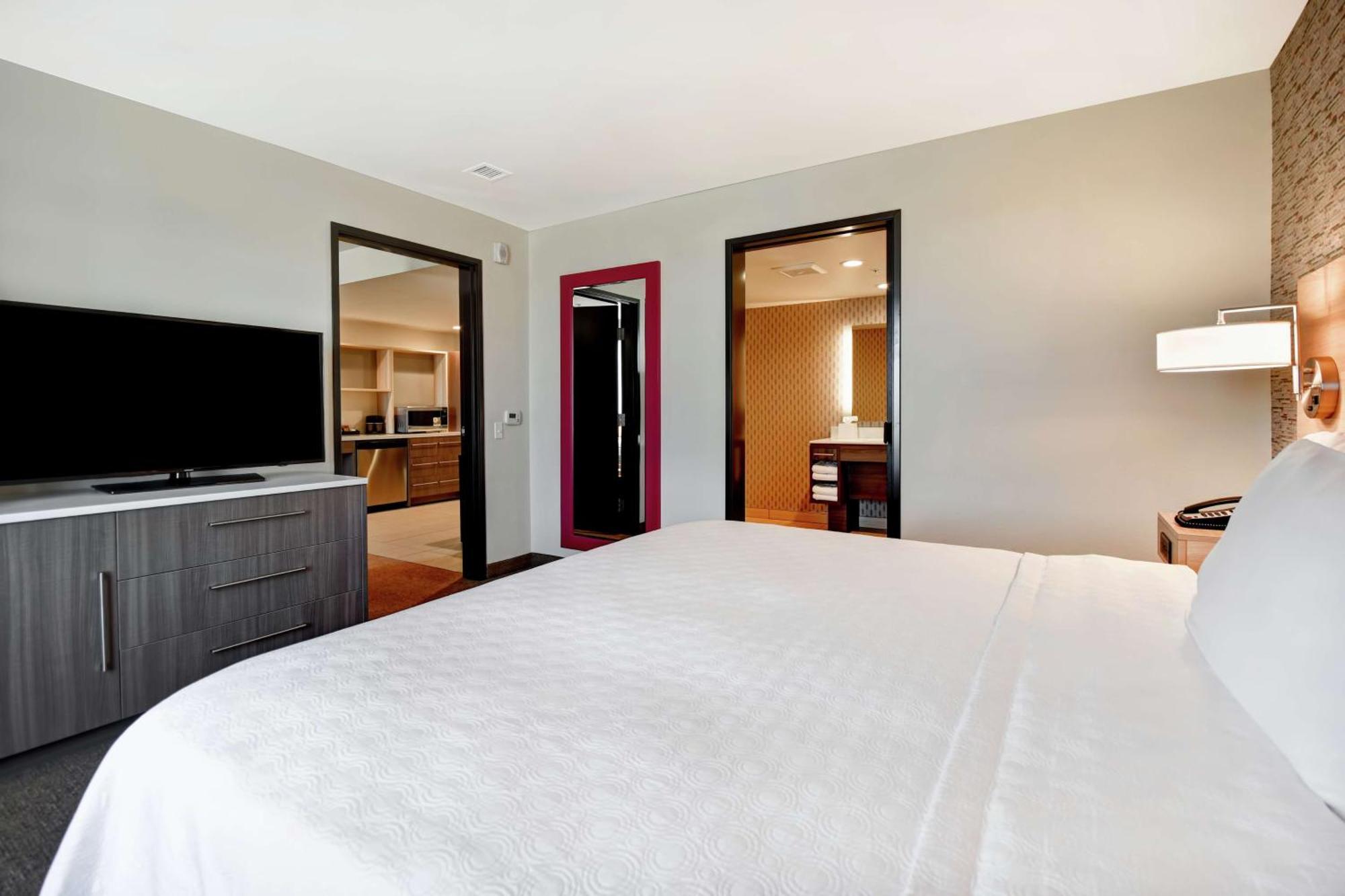 King Suite - Hearing Access/Non-Smoking