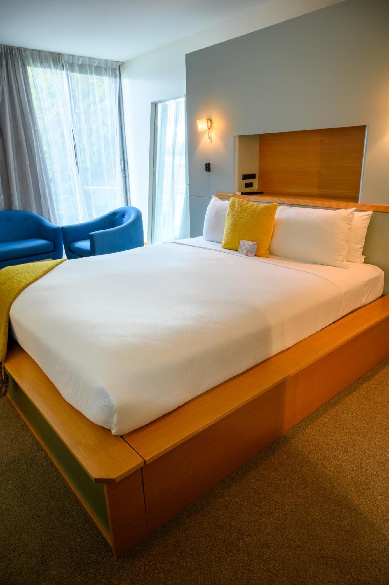 Deluxe King Room with Bath