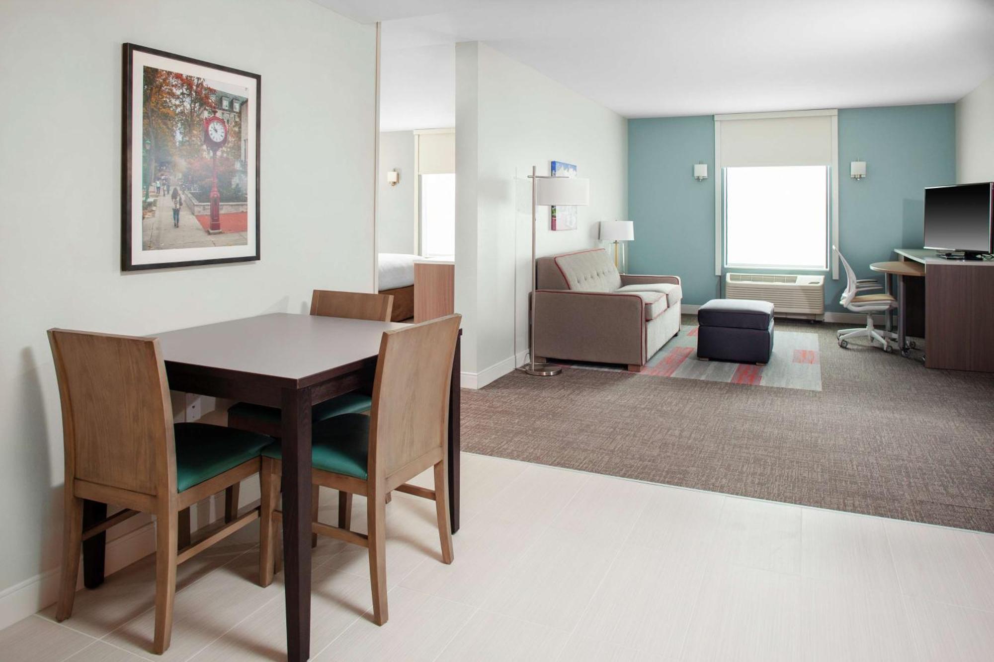 One-Bedroom King Suite - Non-Smoking