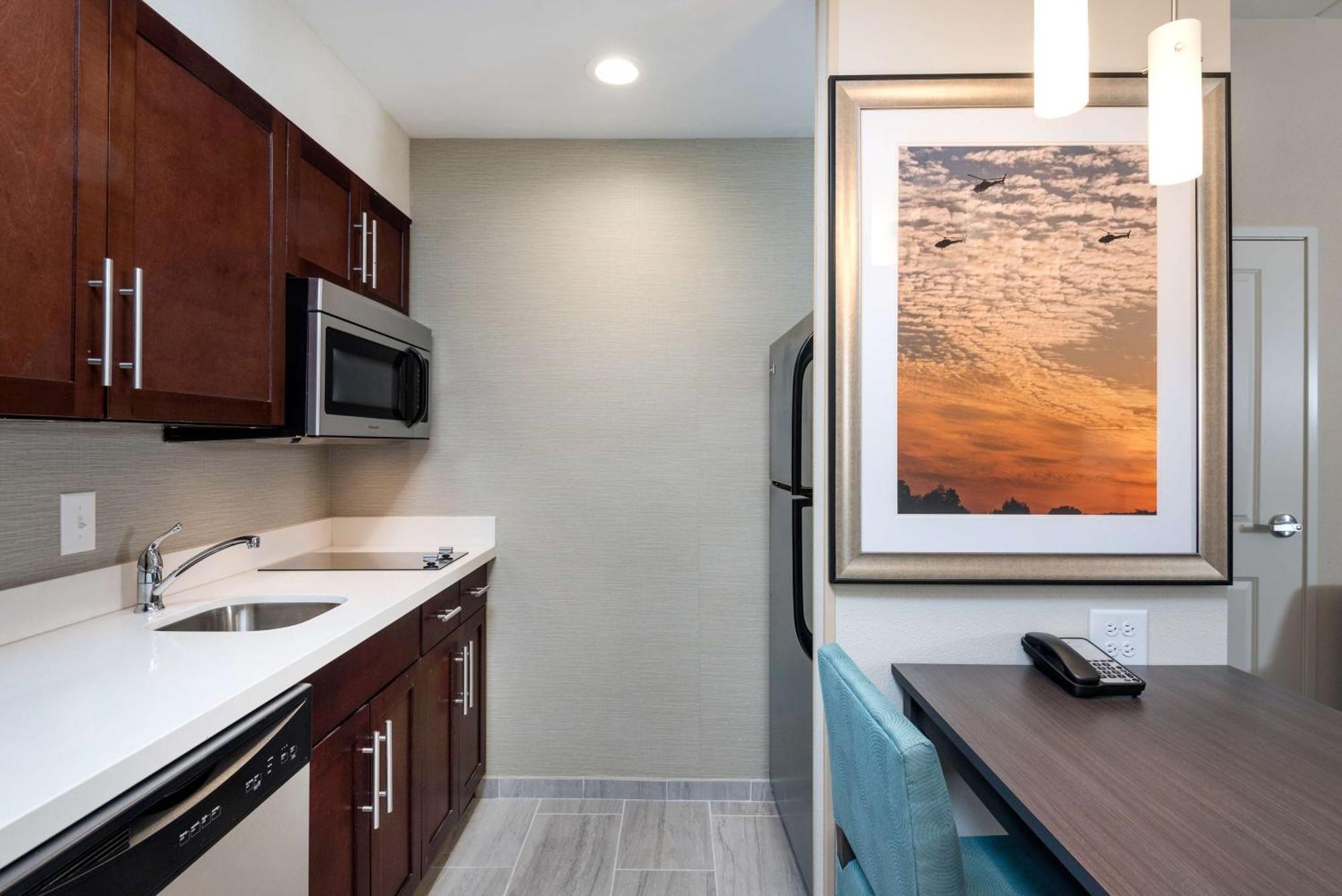 One-Bedroom Queen Suite with Two Queen Beds - Non-Smoking
