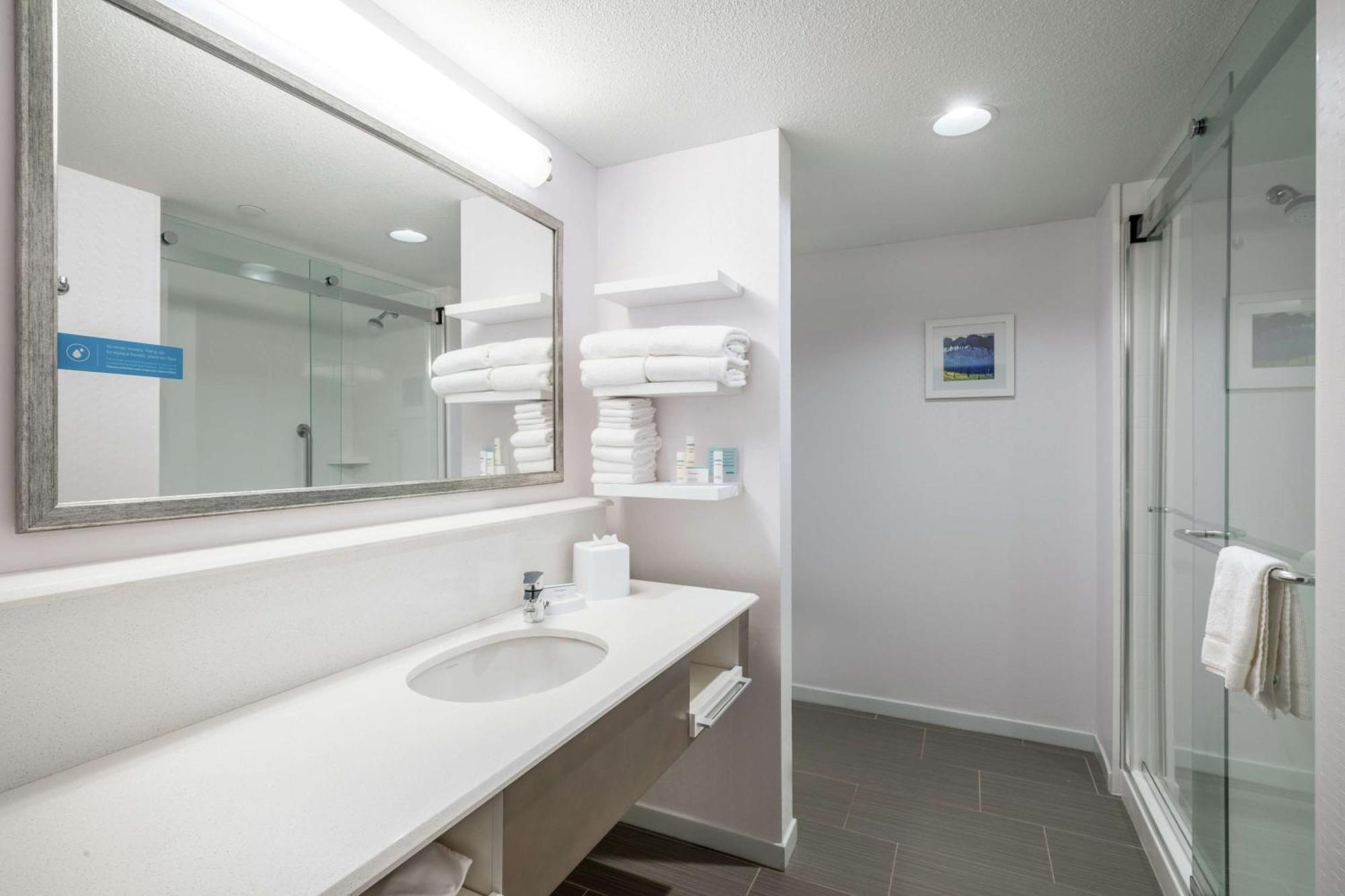 King Room - Hearing Access/Non-Smoking