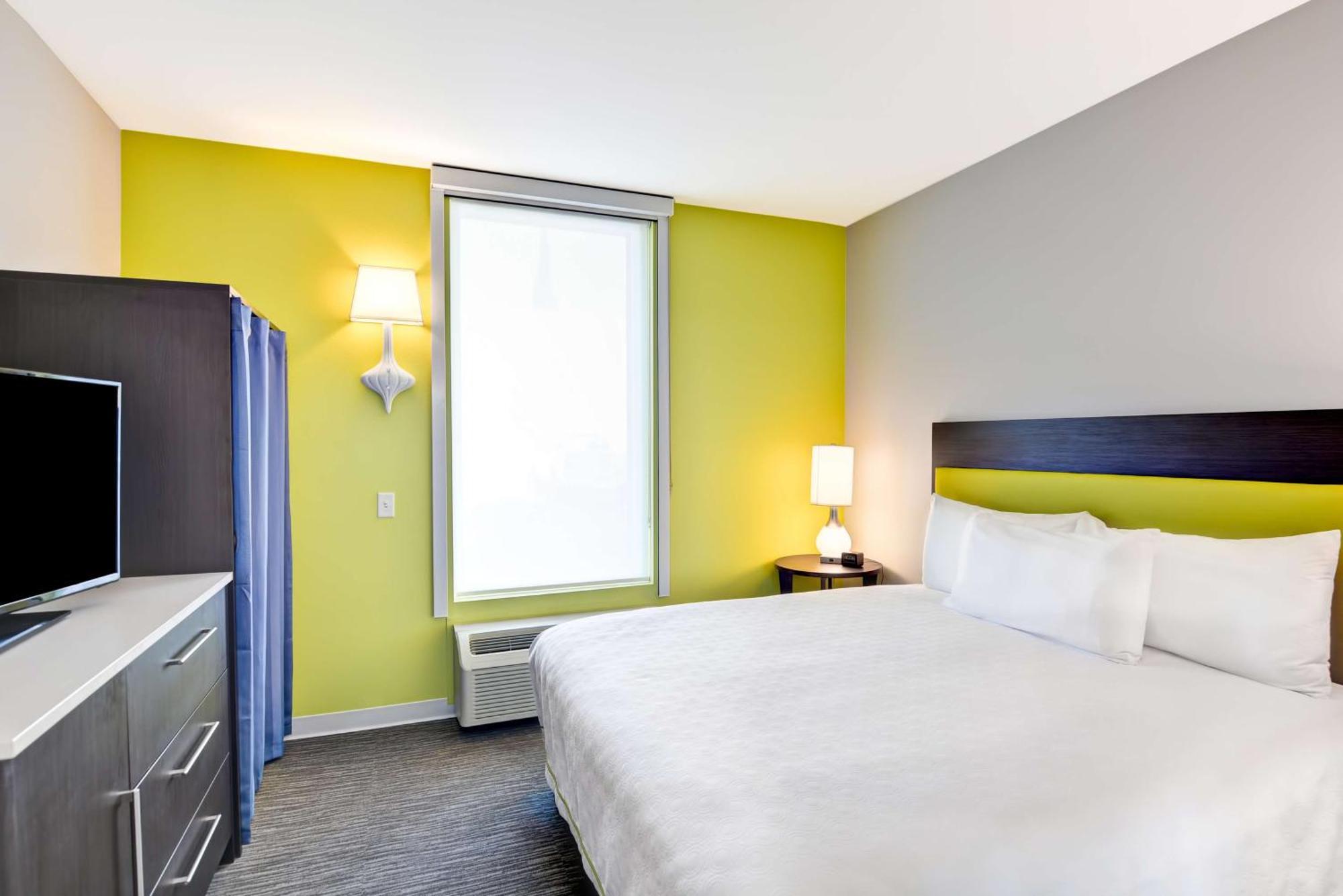 One-Bedroom King Suite - Non-Smoking