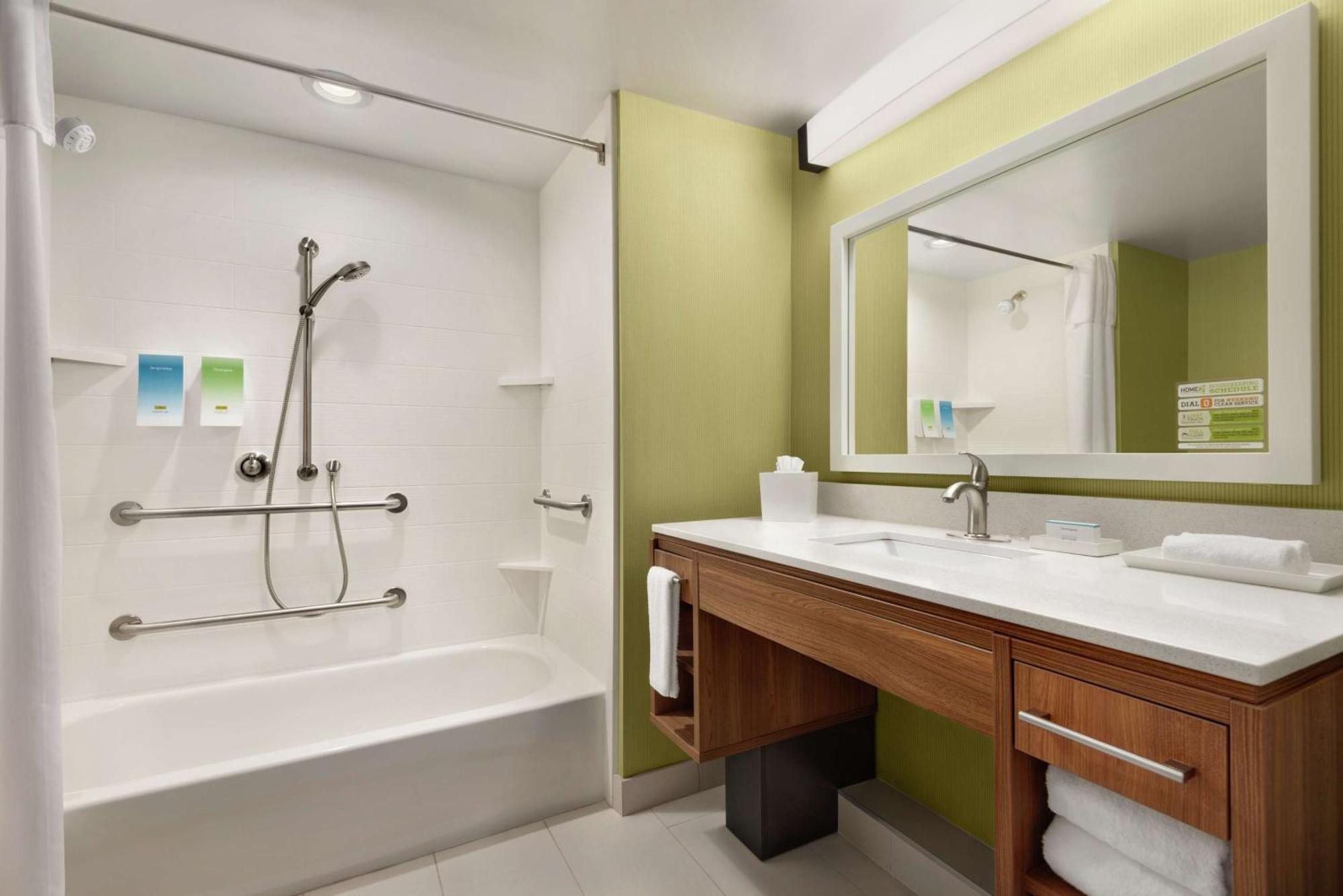 Queen Studio Suite - Hearing Access/Non-Smoking