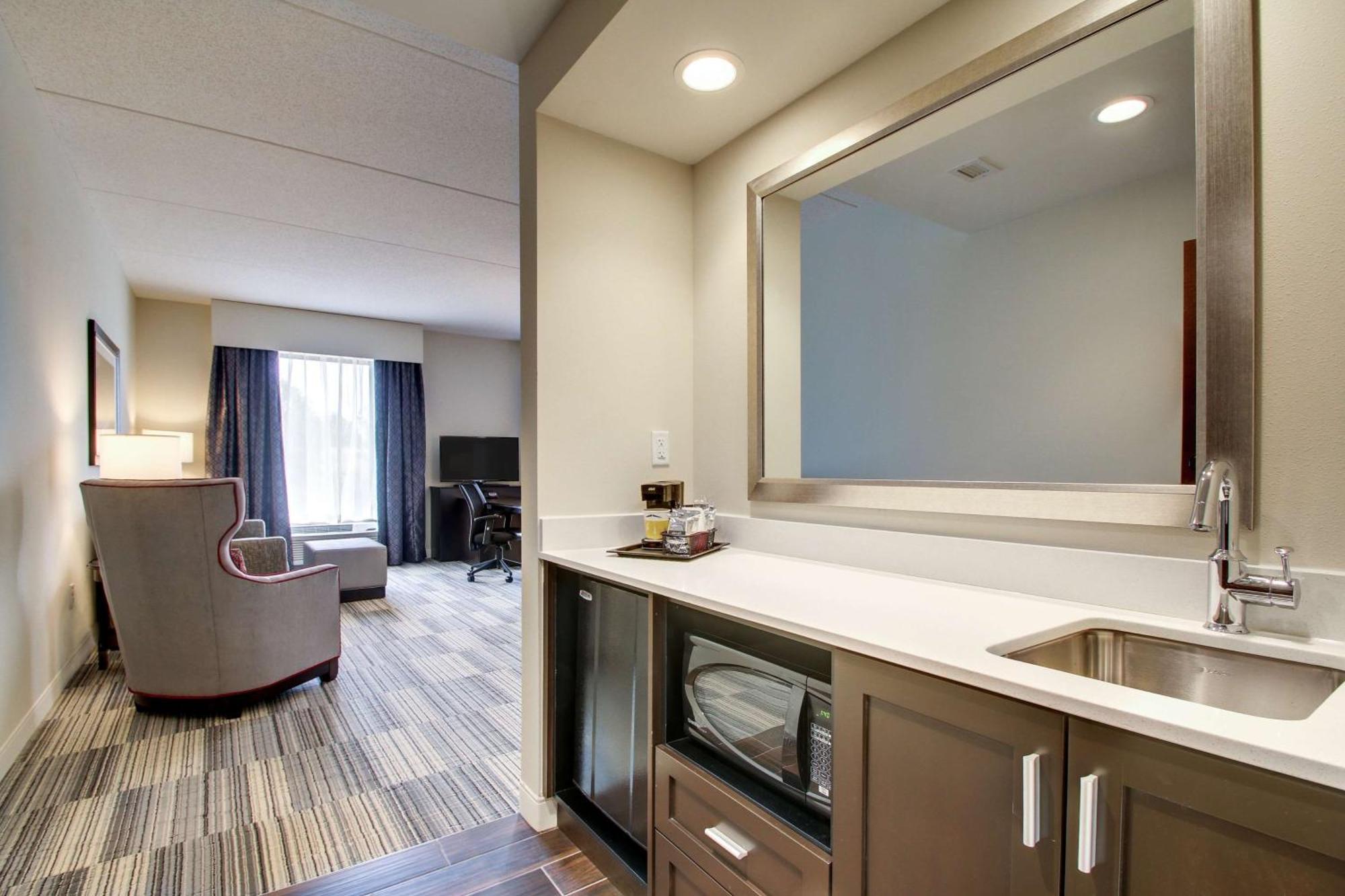 Queen Studio Suite with Two Queen Beds - Non-Smoking
