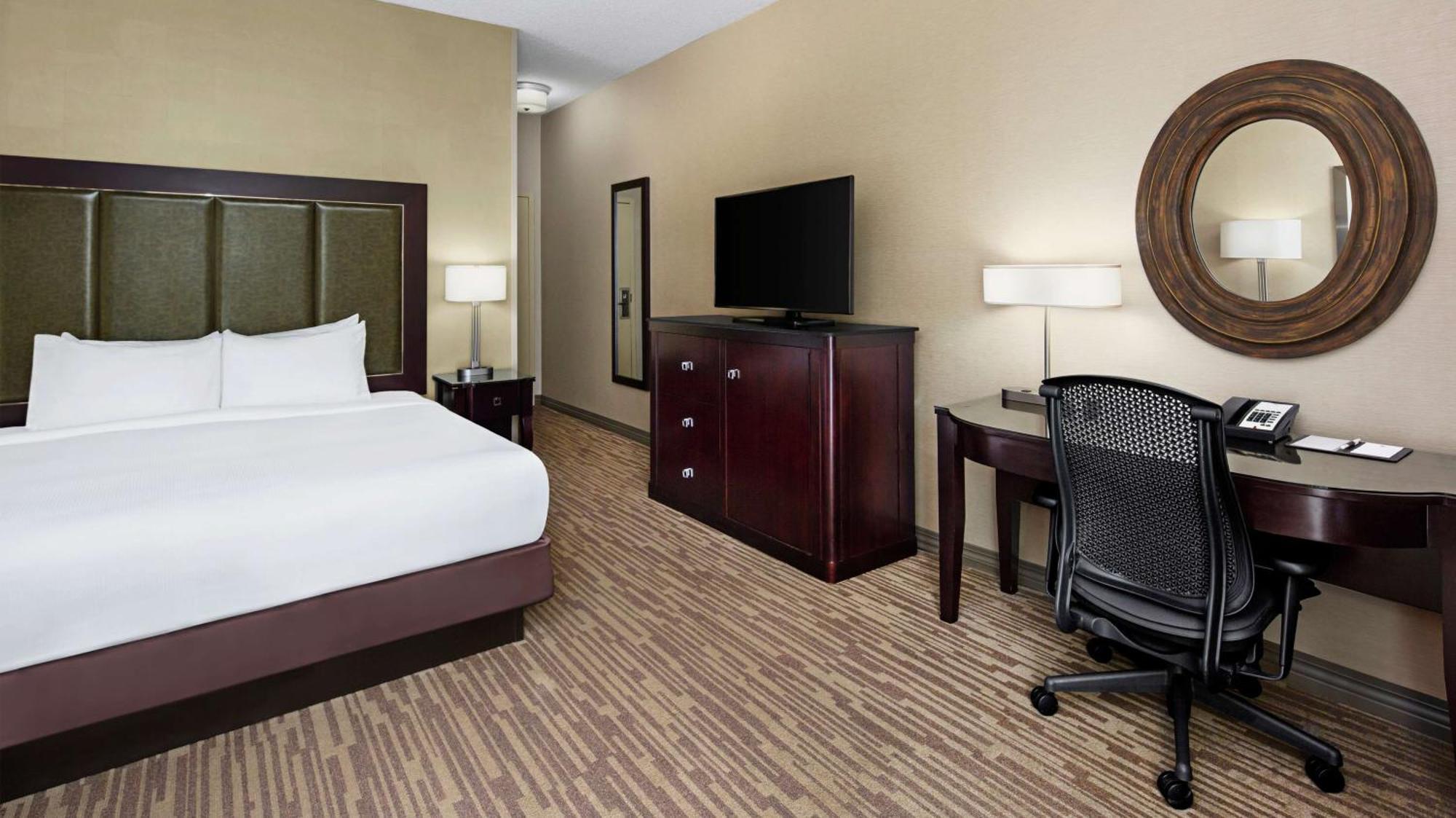 King Room with Tub - Mobility and Hearing Access