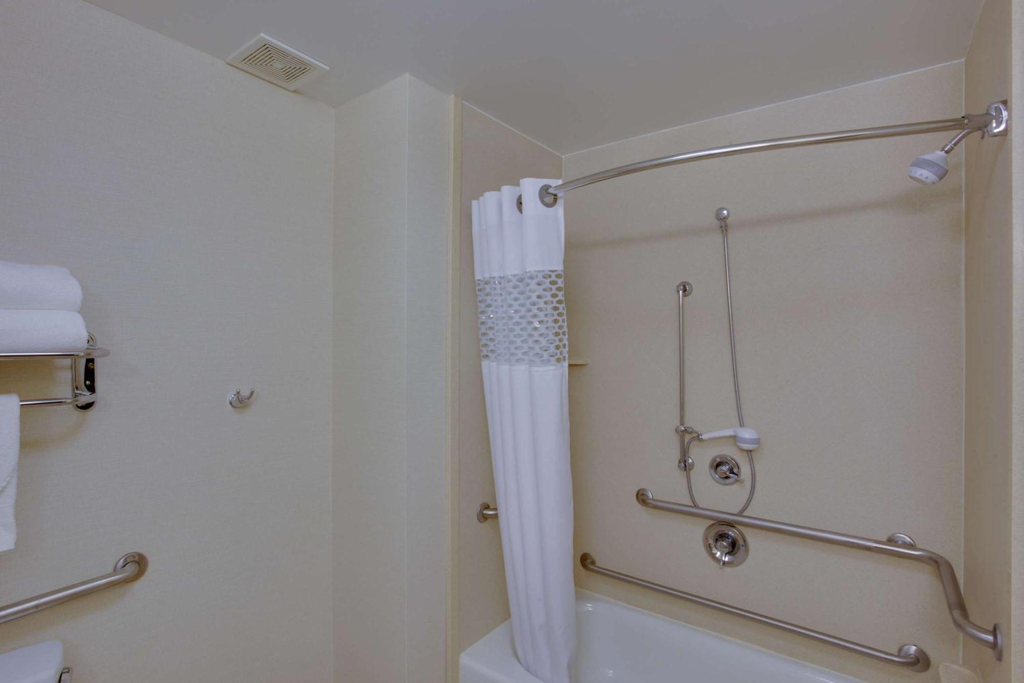 King Room with Accessible Tub - Mobility and Hearing Access/Non-Smoking