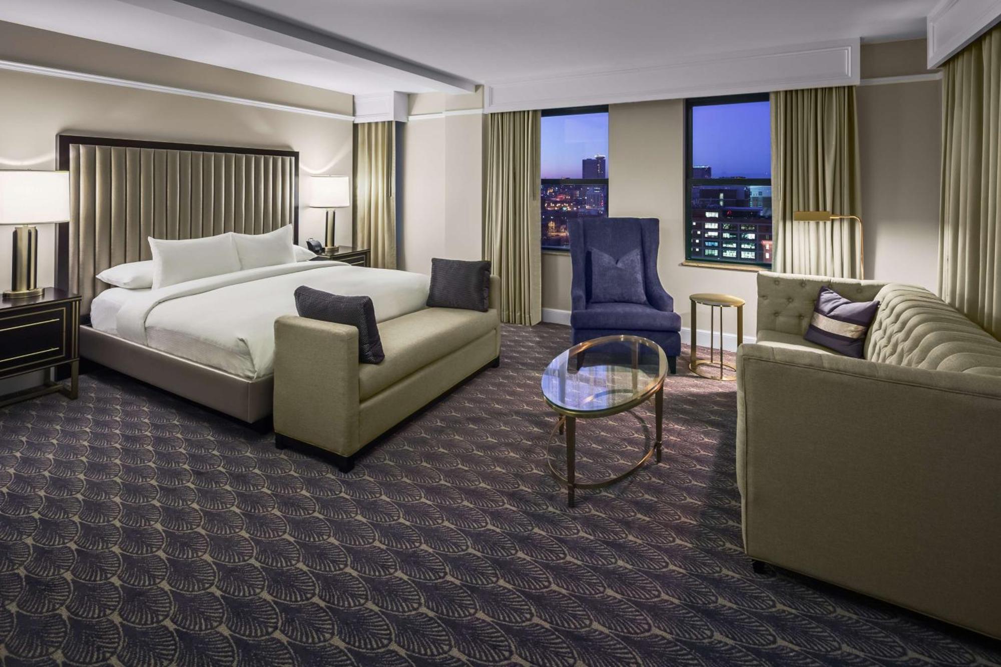 Suite Junior con cama extragrande y zona de estar