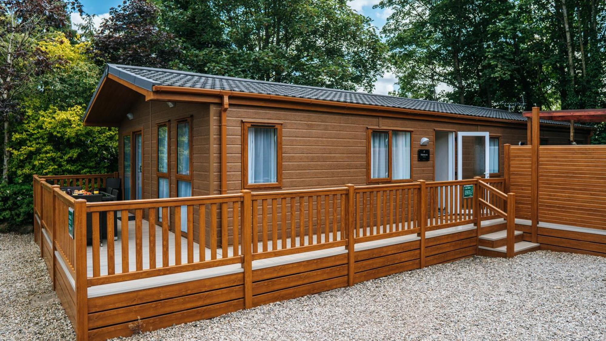 Four Bedroom Deluxe Lodge with Hot Tub