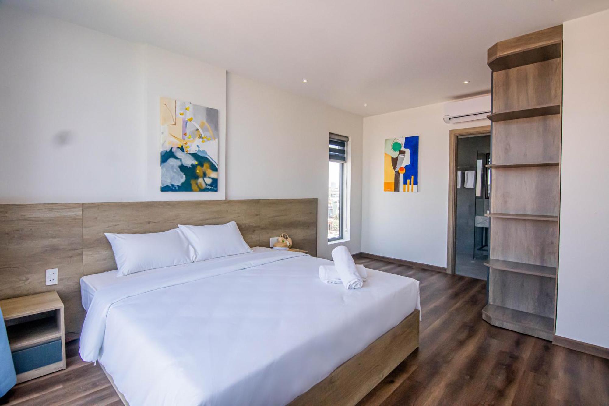 One-Bedroom Apartment with City View