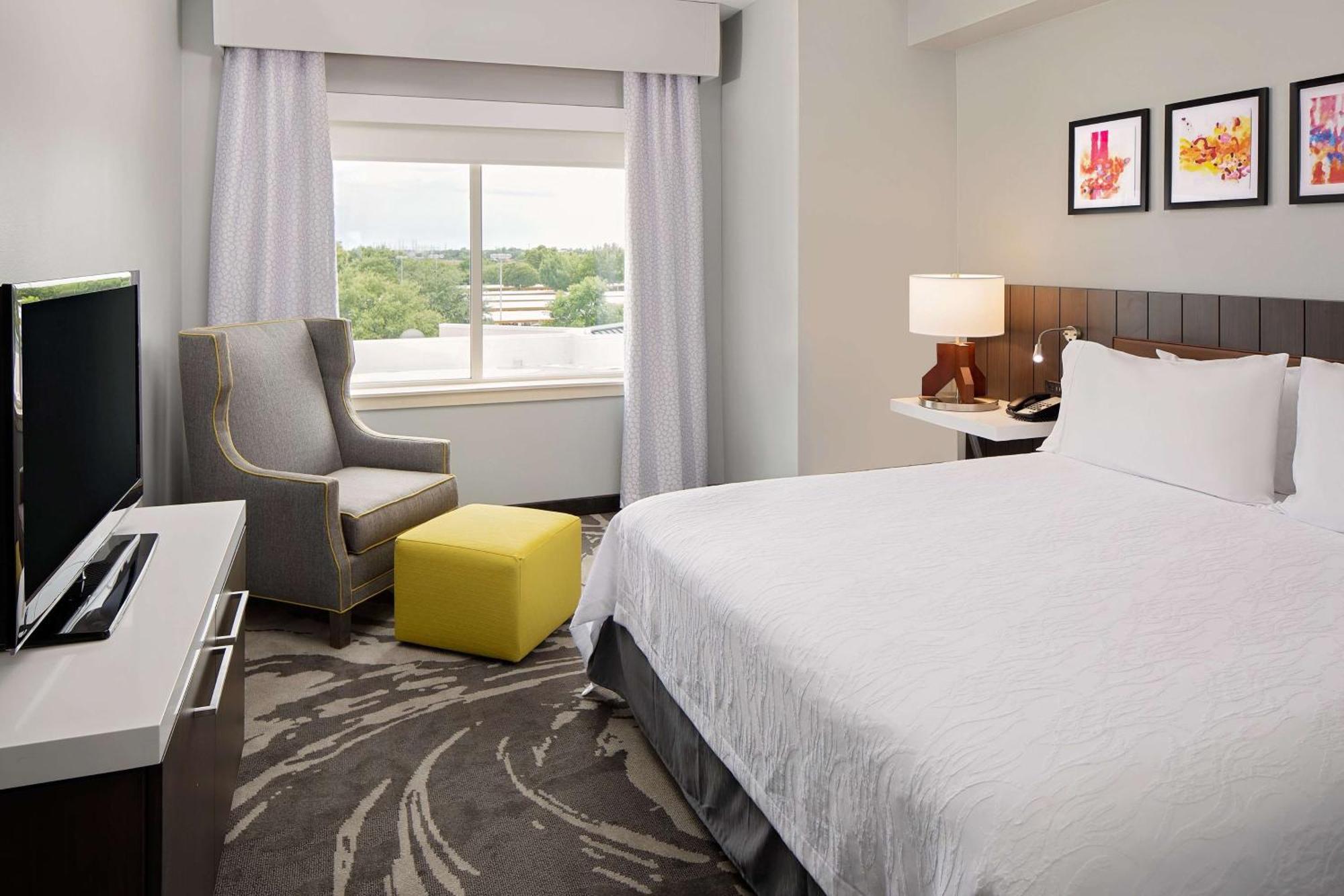 King Room with Accessible Tub - Mobility Access