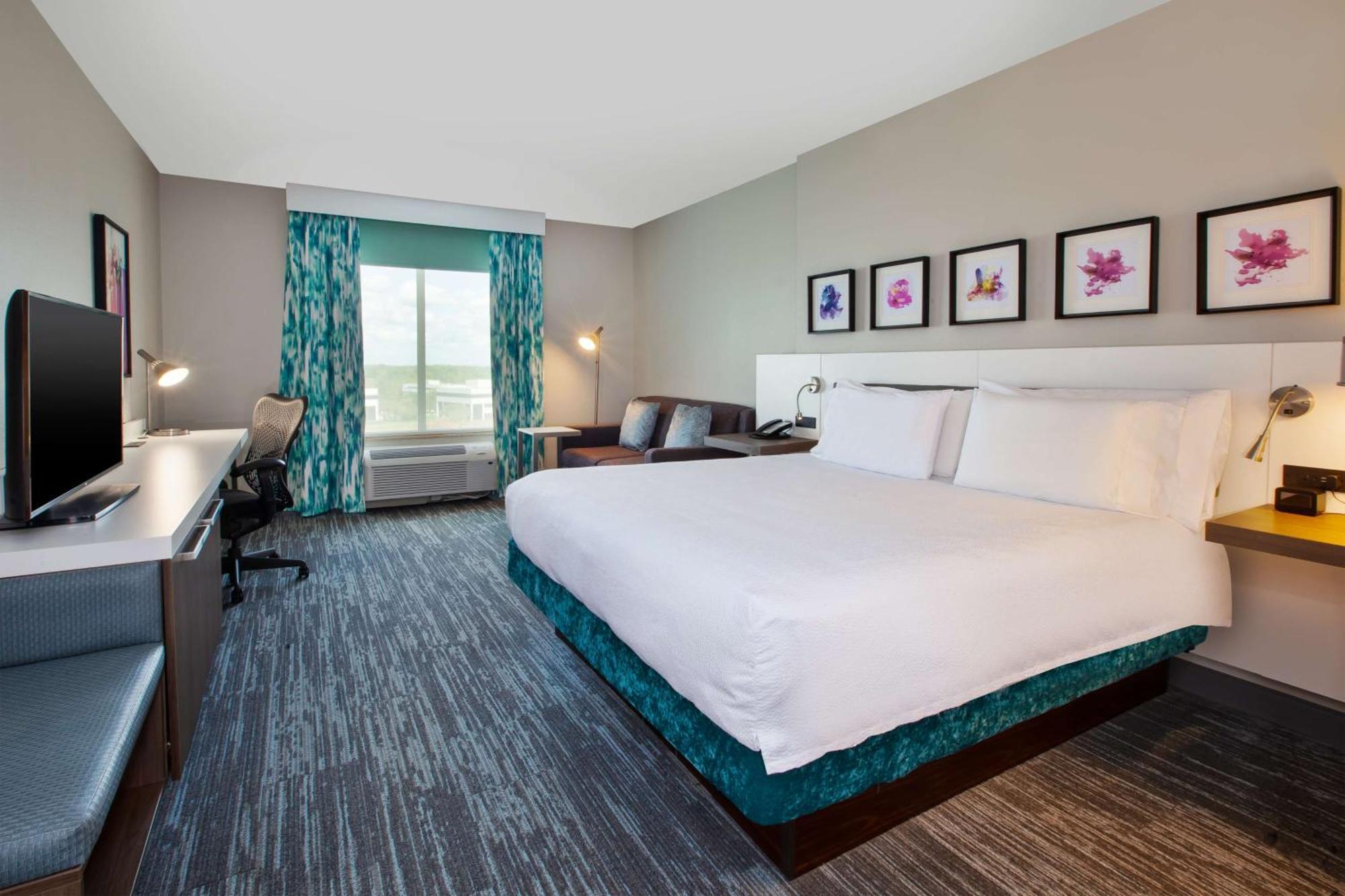 King Room with Roll-In Shower - Mobility/Hearing Accessible