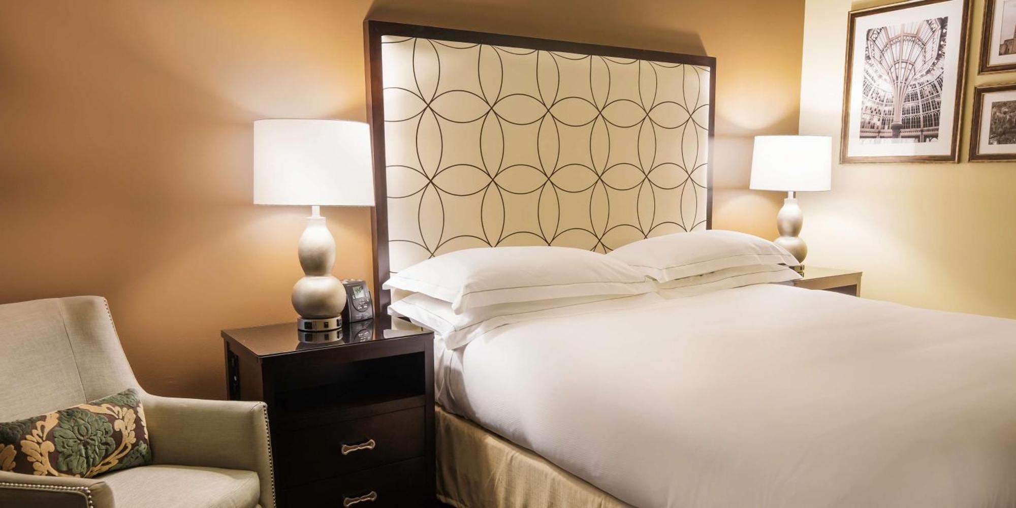 Habitación con cama extragrande y vistas a la ciudad - adaptada para personas con discapacidad auditiva