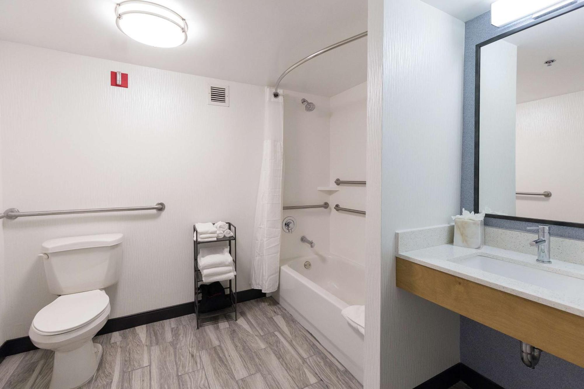 Queen Room with Two Queen Beds - Mobility Access