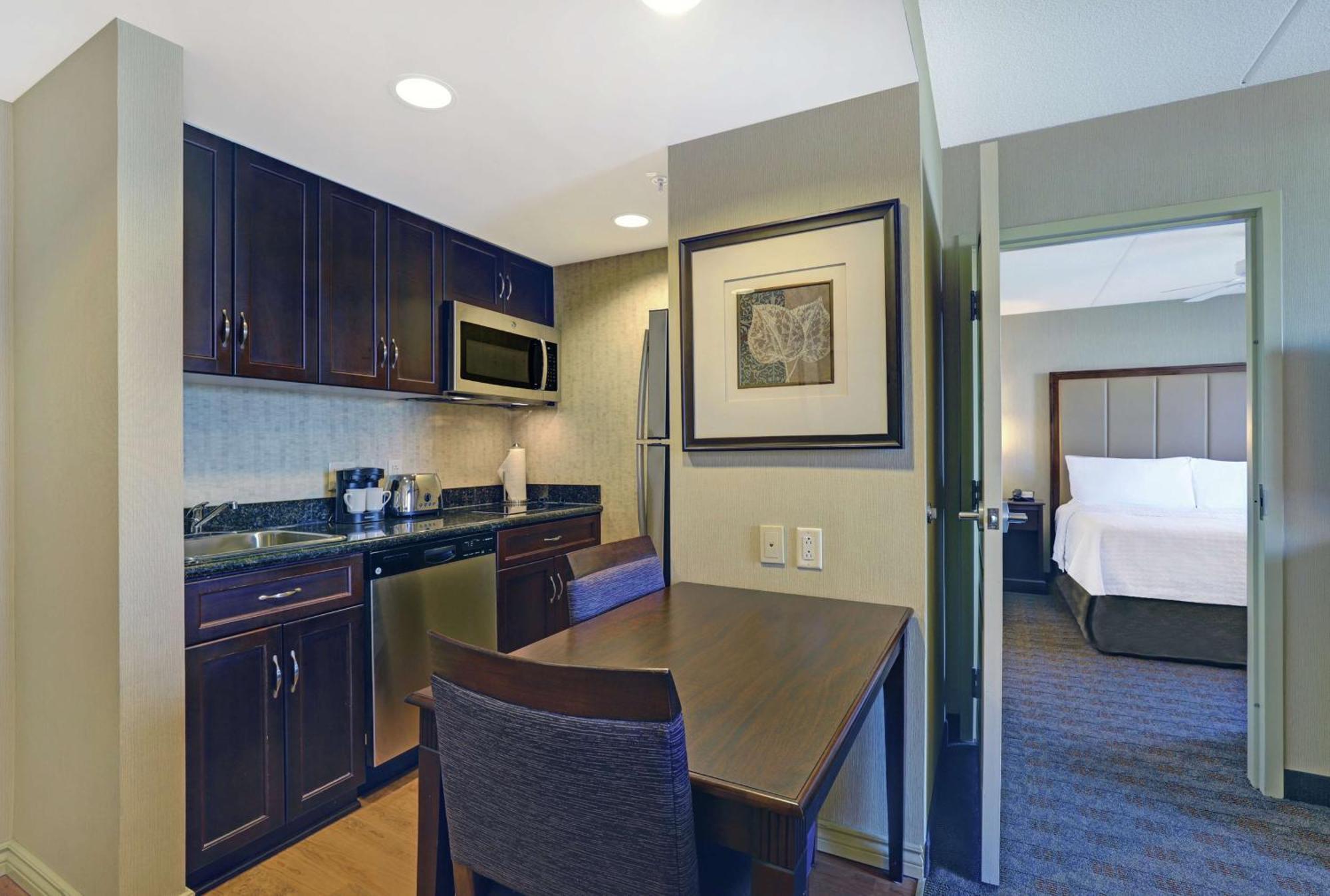 One-Bedroom King Suite - Non-Smoking
