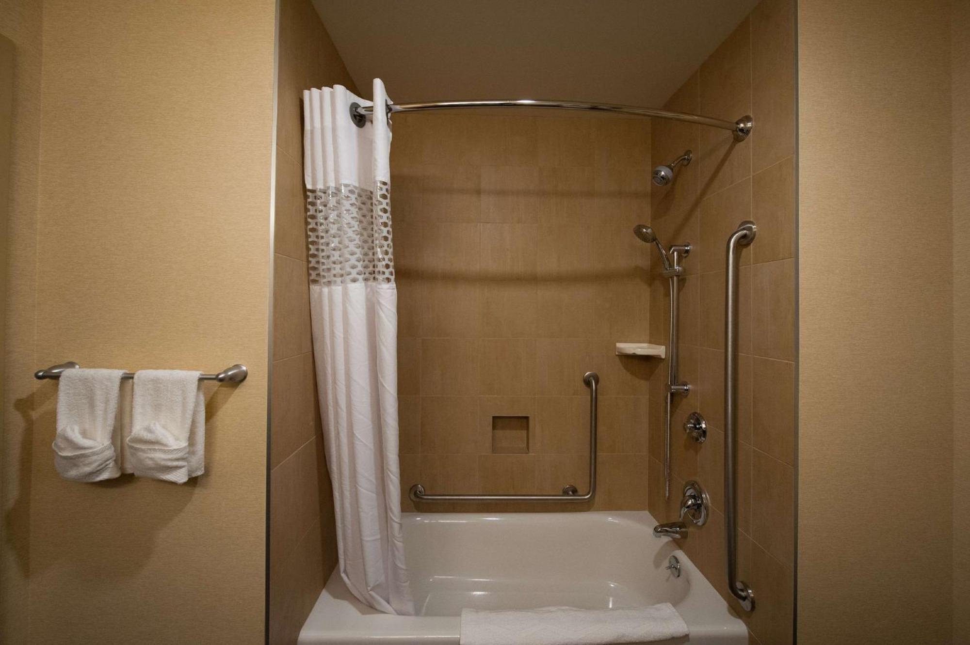 Queen Room with Two Queen Beds - Mobility Access/Non-Smoking