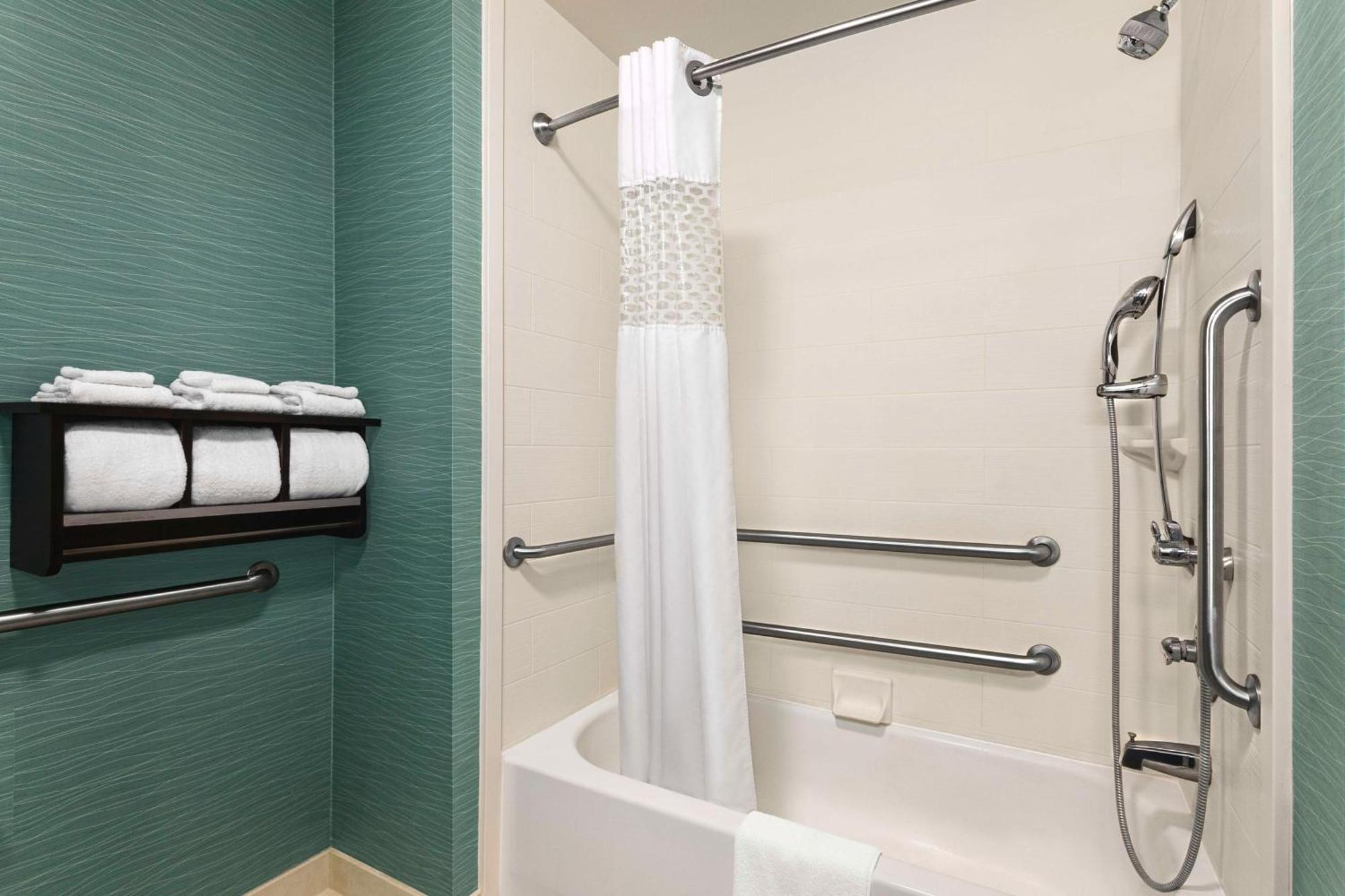 Queen Room with Two Queen Beds - Hearing Access/Non-Smoking