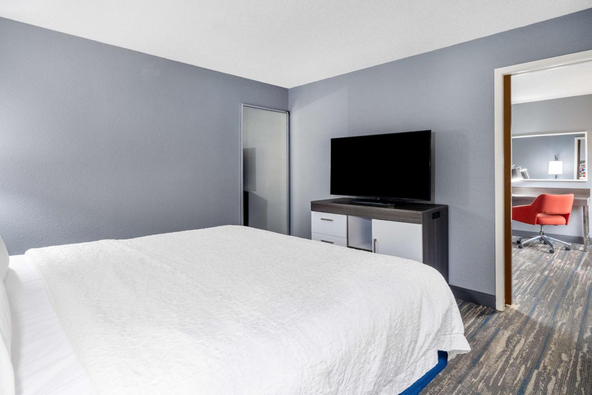 Junior King Suite with Sofa Bed - Non-Smoking