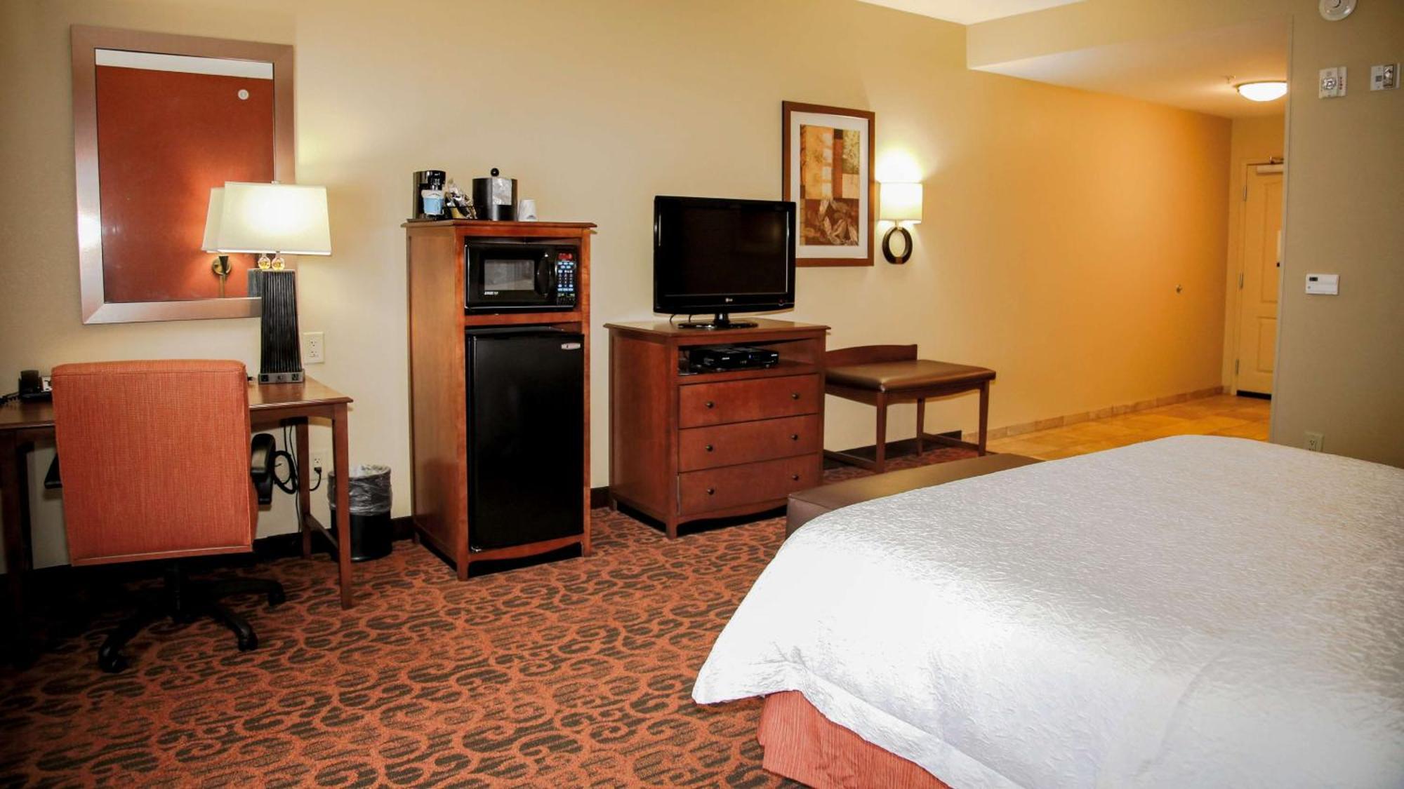 King Room with Accessible Tub - Mobility and Hearing Access/Non-Smoking