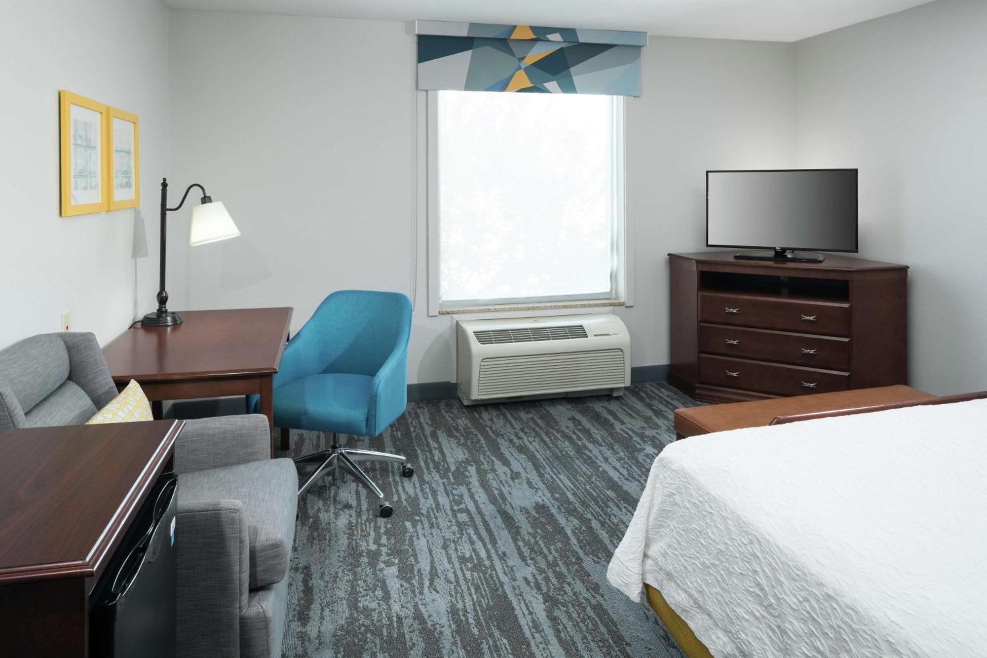 King Room with King Bed - Non-Smoking