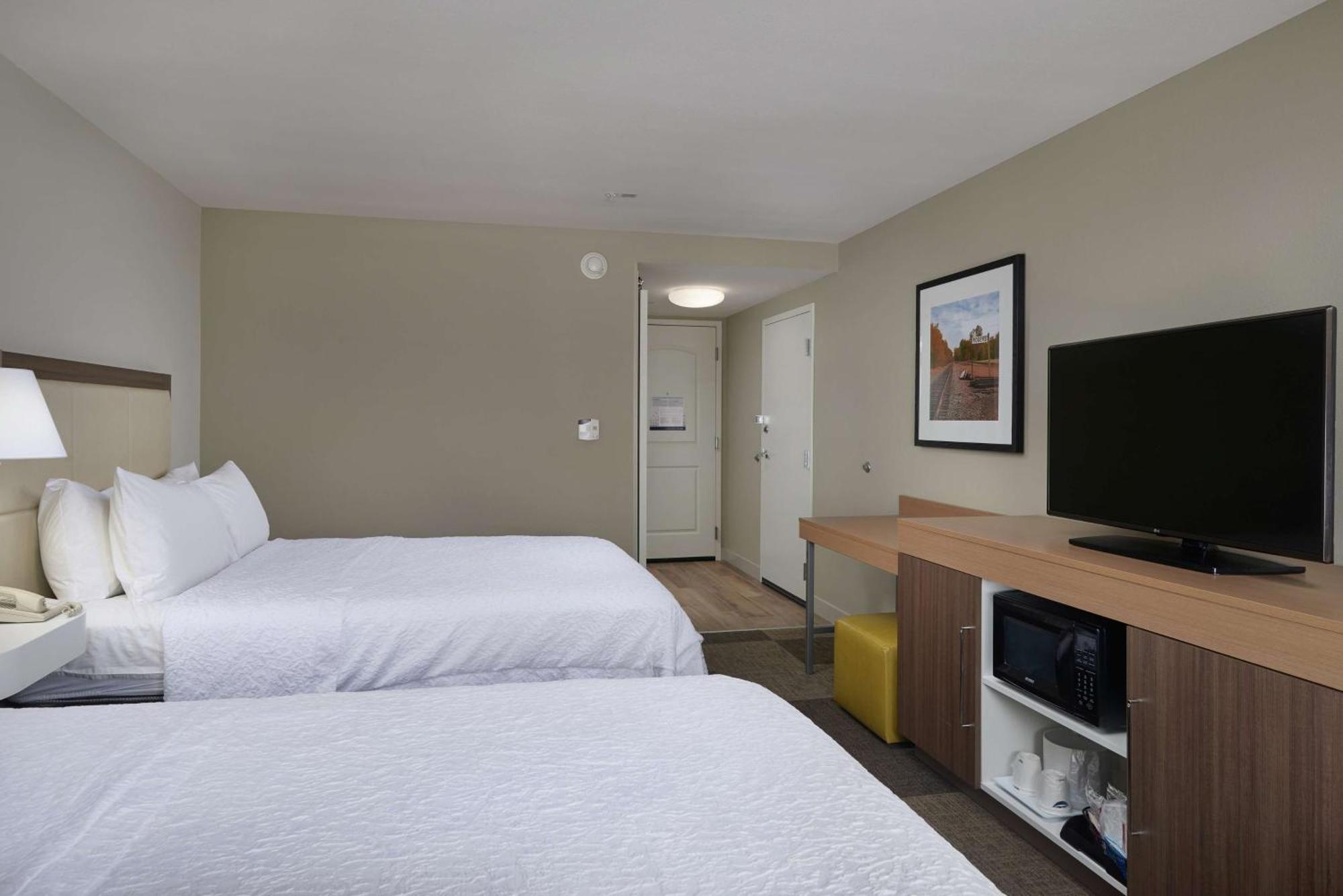 Room with Two Queen Beds - Non-Smoking