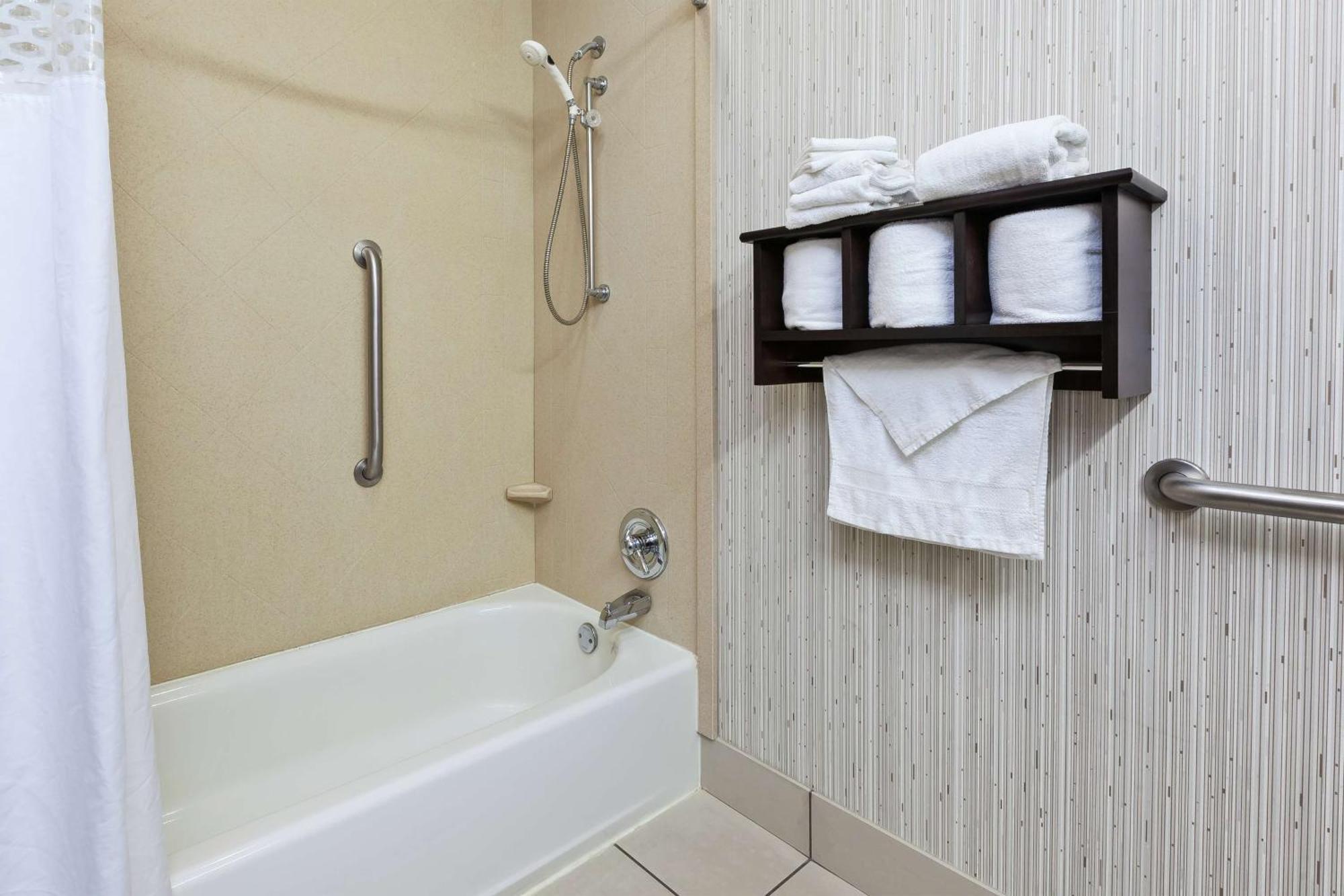 Queen Room with Two Queen Beds - Mobility Access/Non-Smoking