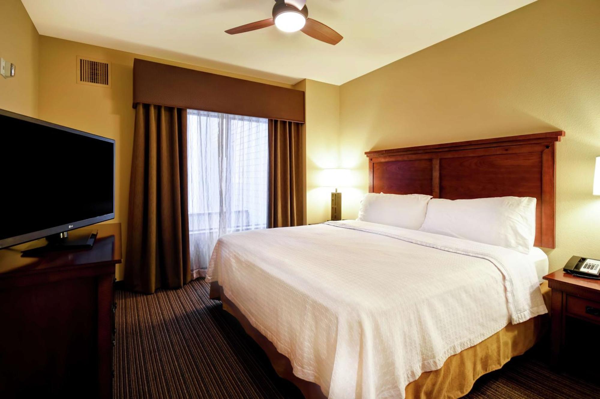 King Suite - Hearing Access/Non-Smoking