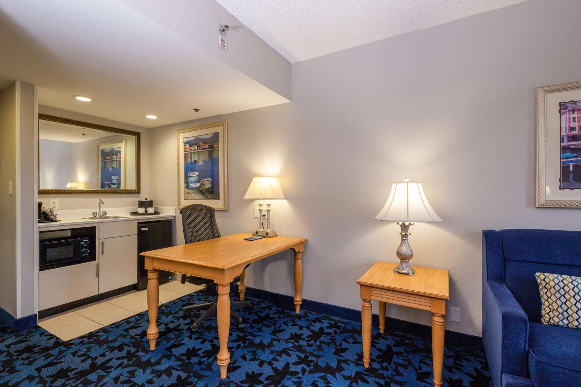 King Studio Suite with Sofa Bed - Non-Smoking