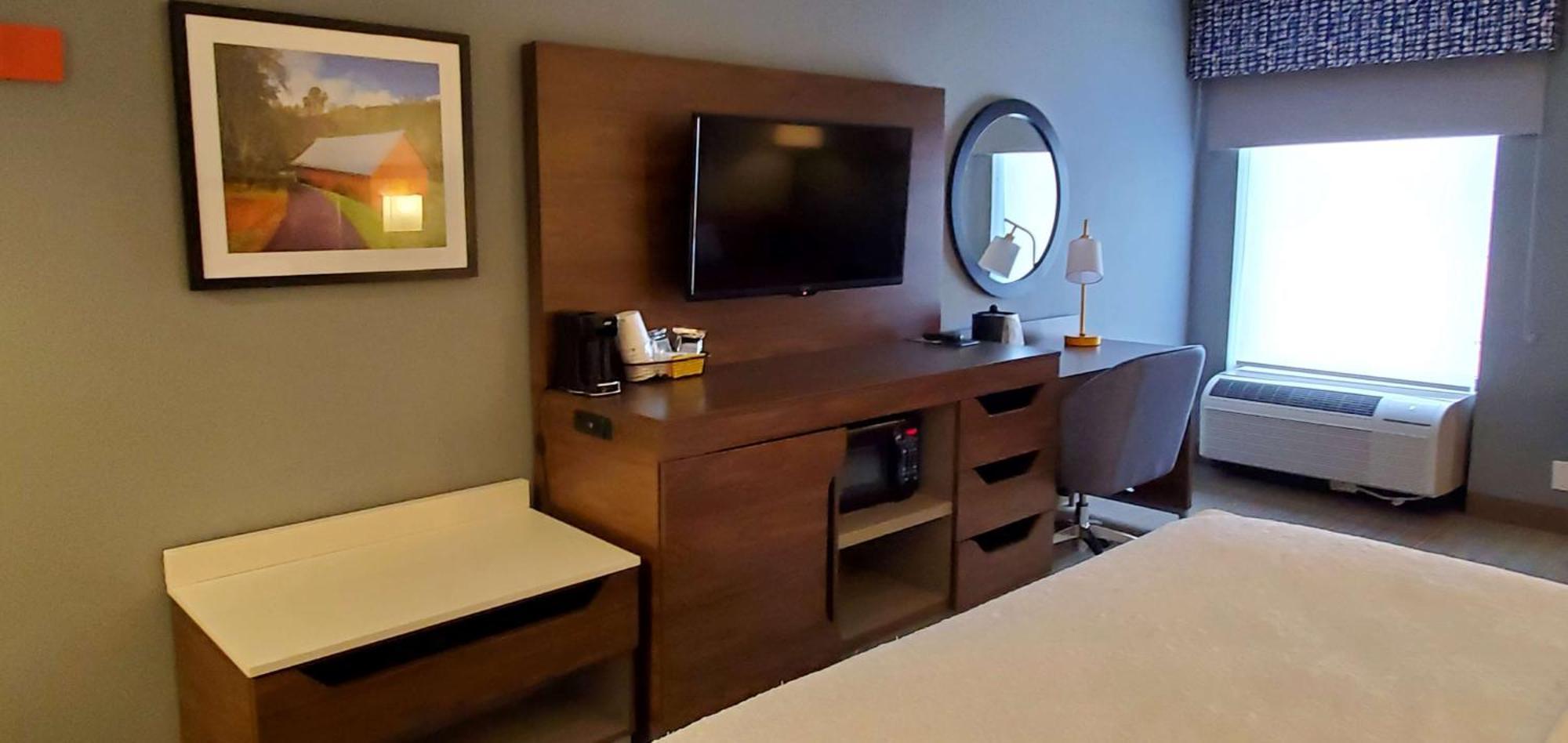 King Room with Sofa Bed and Study - Non-Smoking