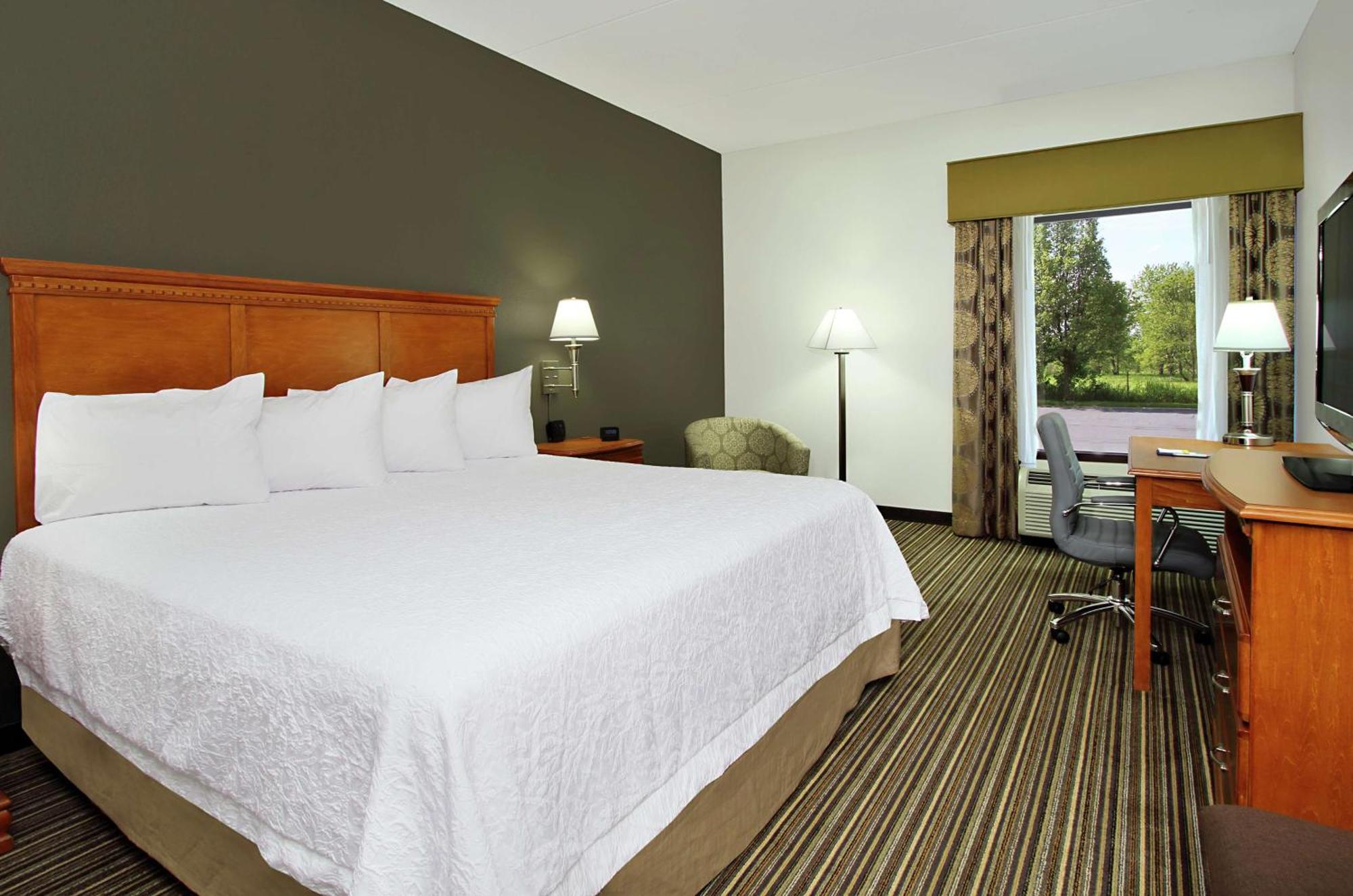 King Room with King Bed - Non-Smoking