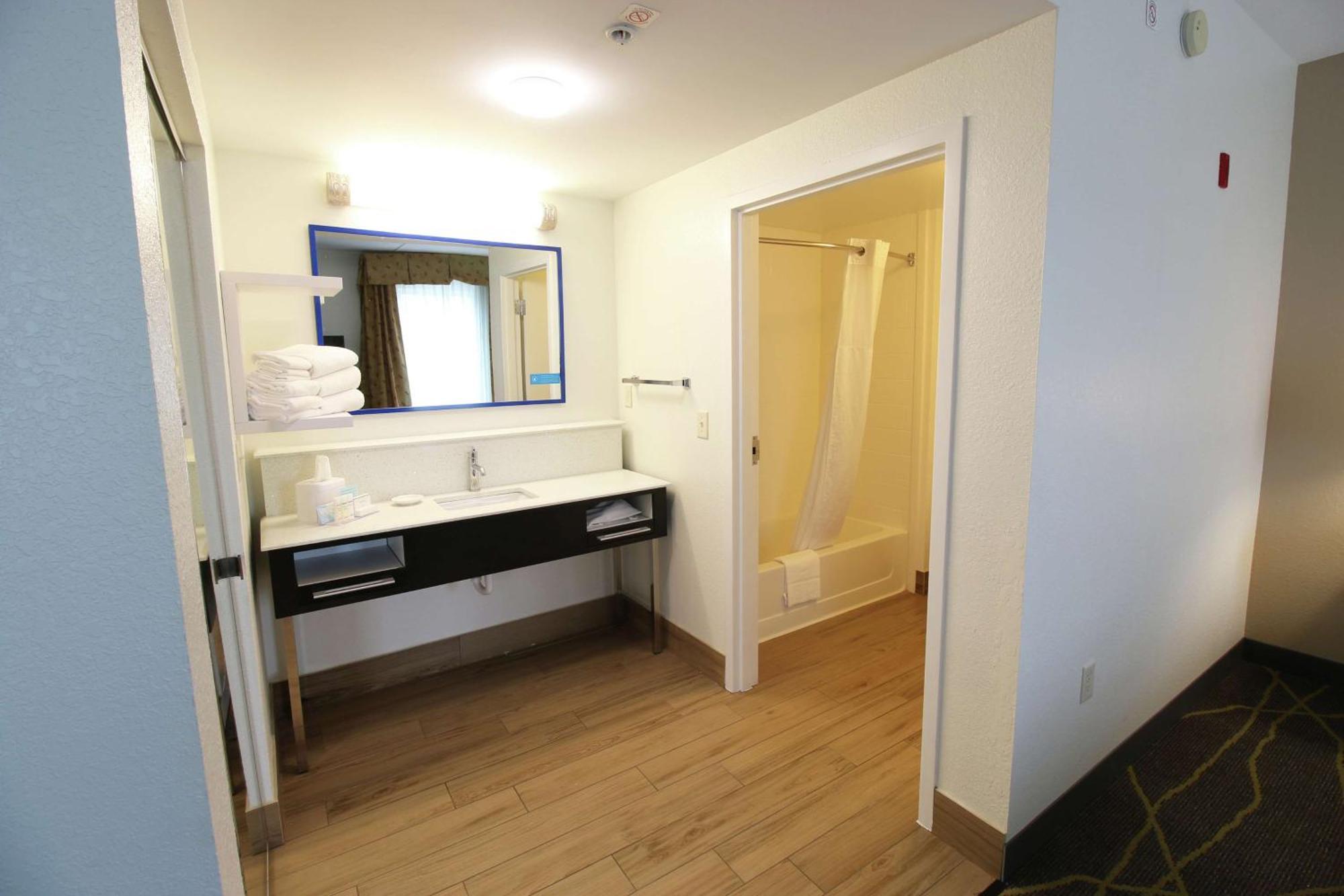 King Studio Suite with Sofa Bed - Non-Smoking