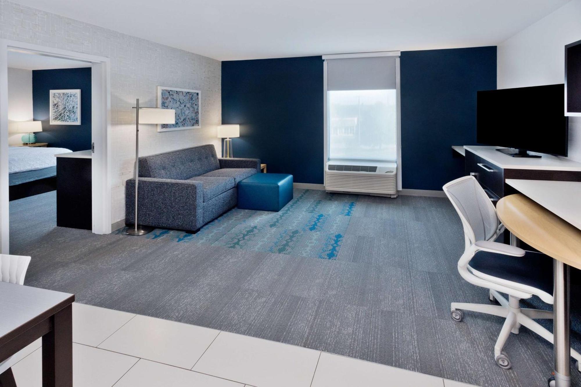 One-Bedroom King Suite - Non-Smoking