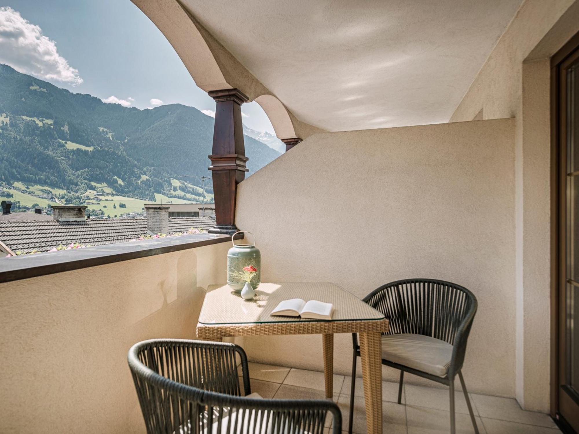 Familienzimmer mit Bergblick