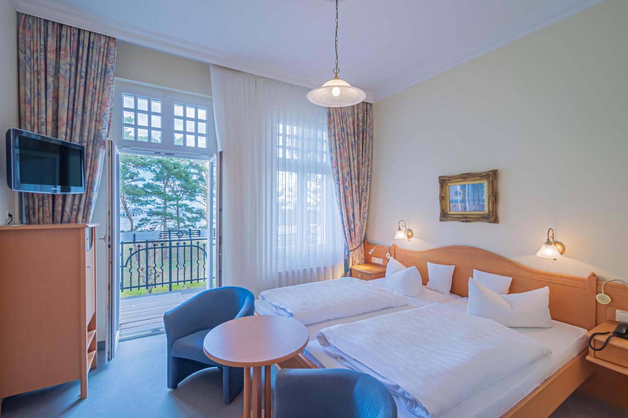 Doppelzimmer mit Balkon und Meerblick